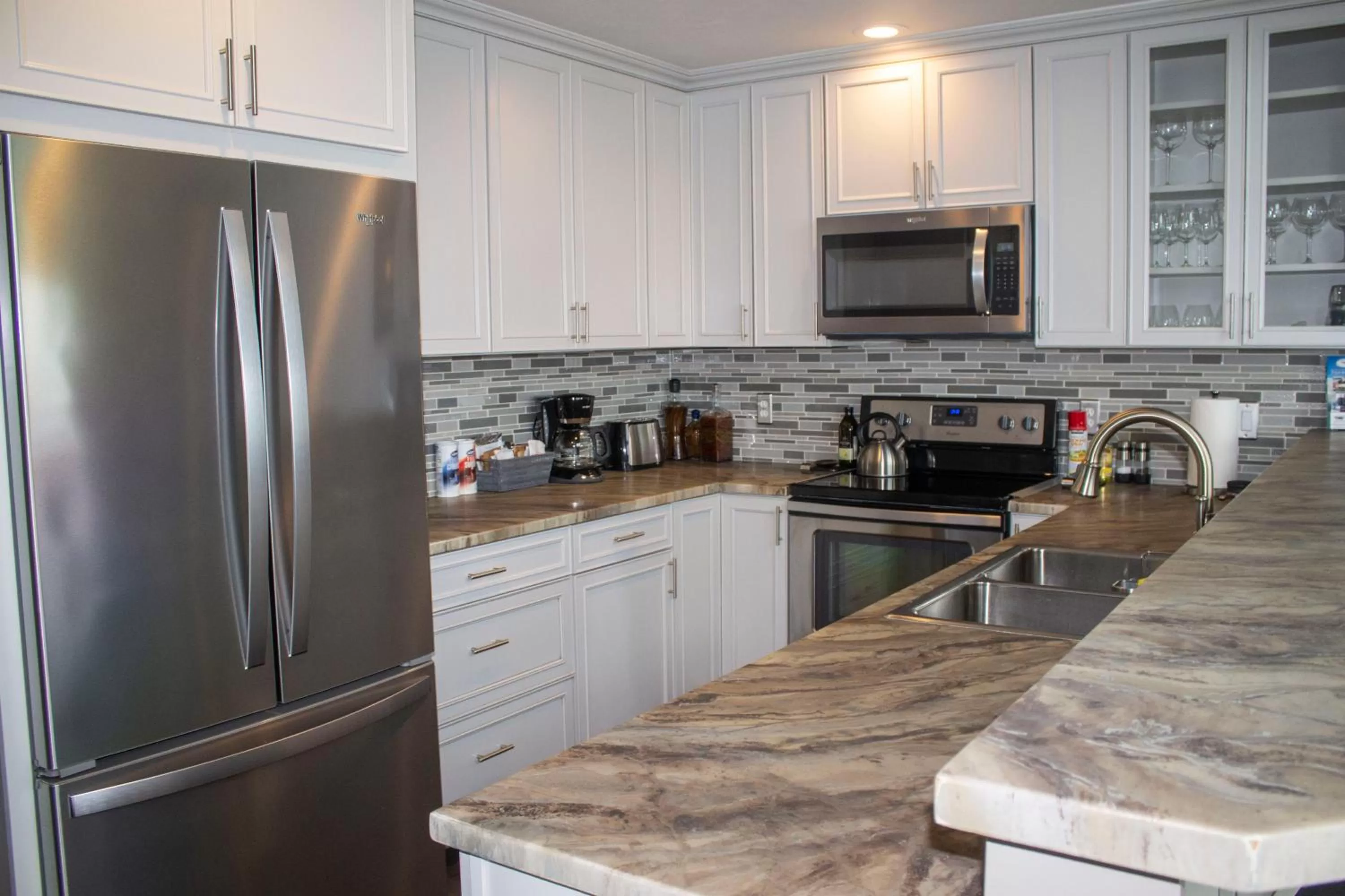 Kitchen or kitchenette, Kitchen/Kitchenette in Otter Beach Lodges