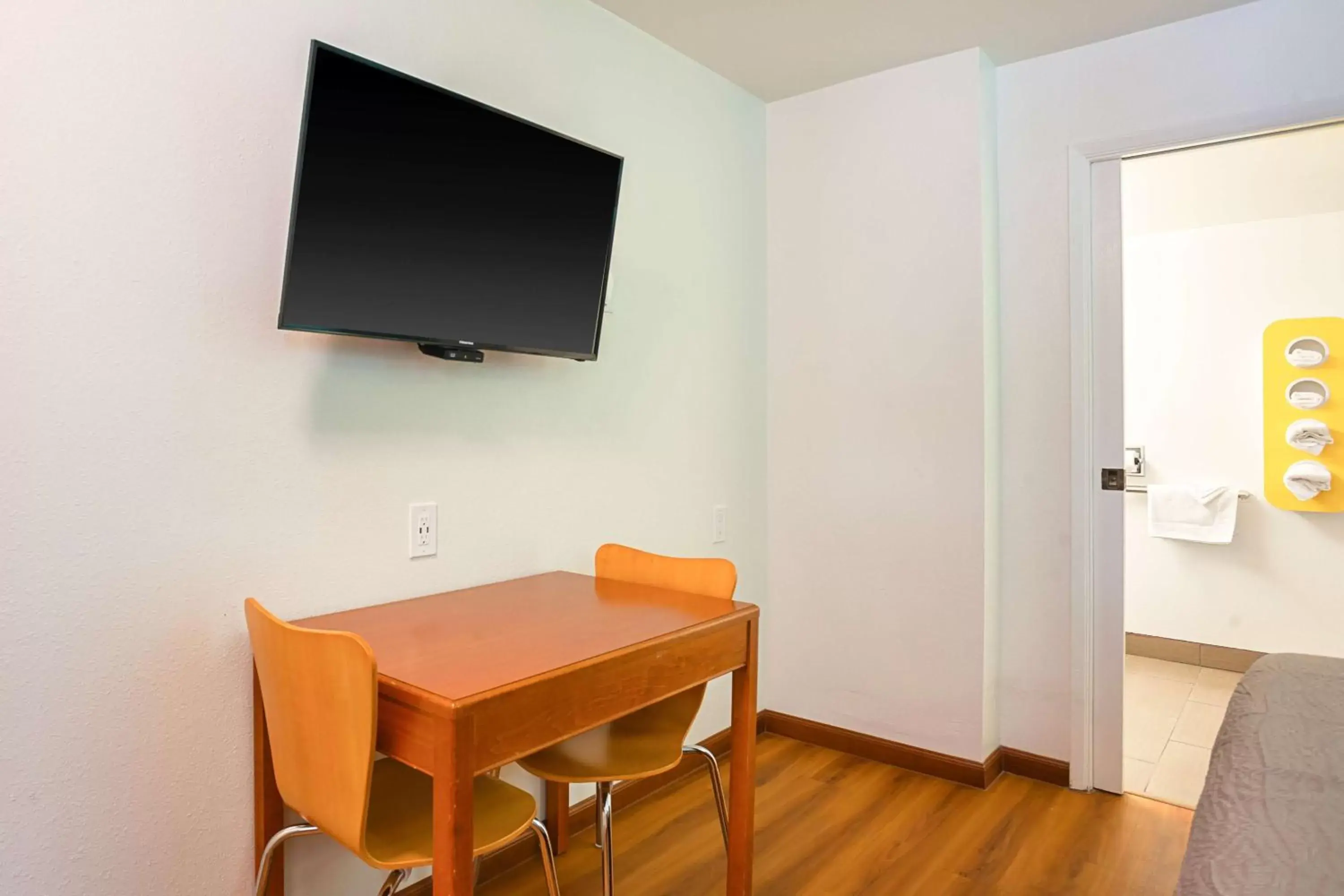 TV and multimedia, TV/Entertainment Center in Motel 6-Ventura, CA - Downtown