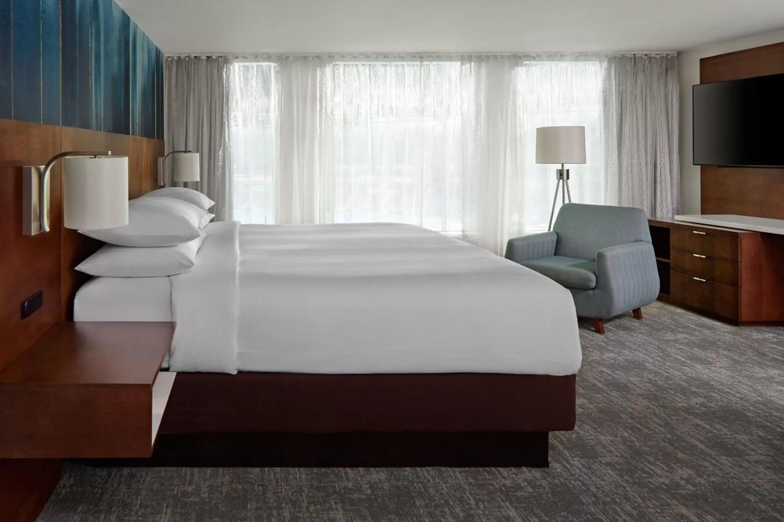 Bedroom, Bed in Toronto Marriott City Centre Hotel