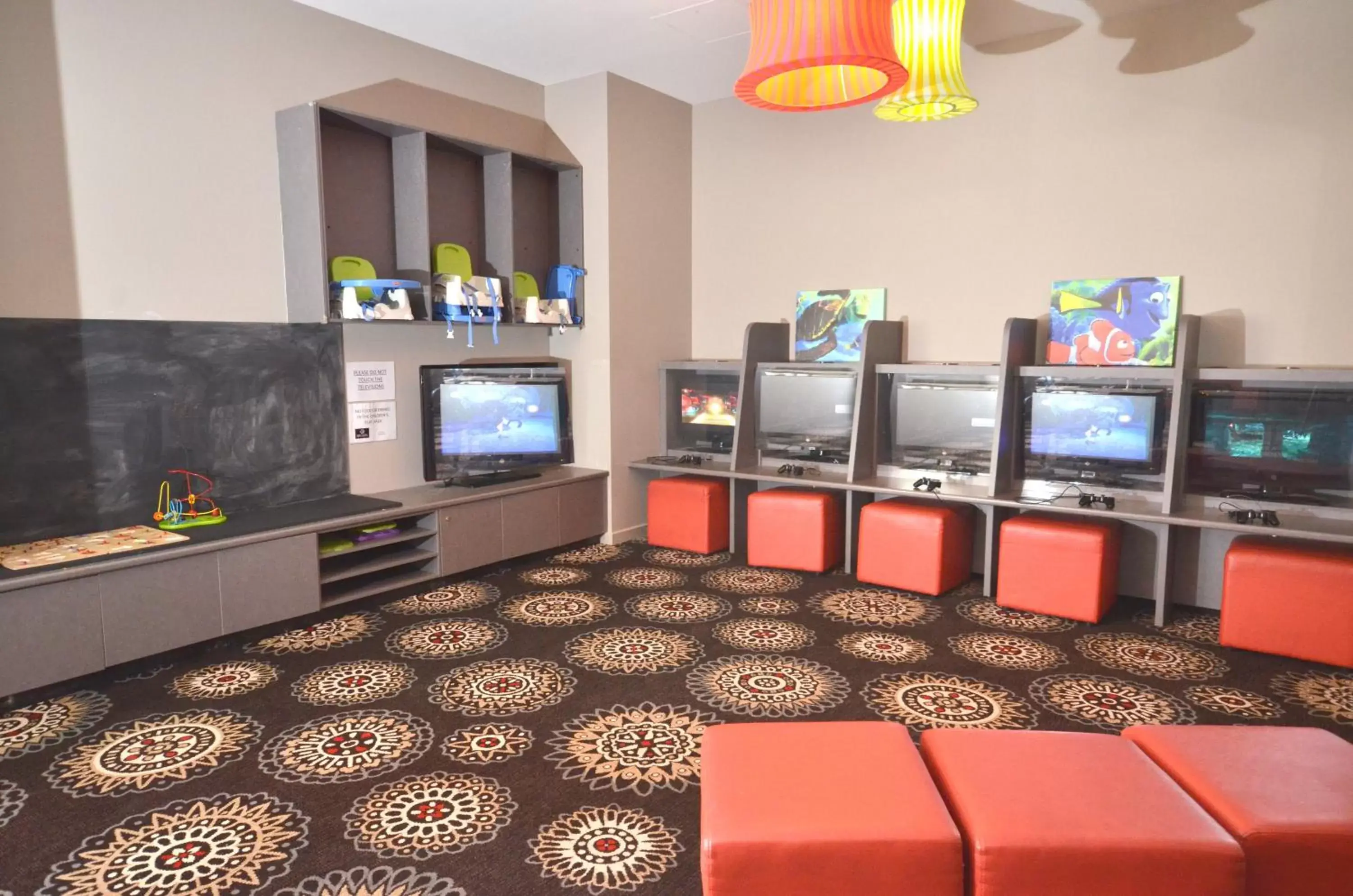 Restaurant/places to eat, TV/Entertainment Center in Gladstone Reef Hotel Motel