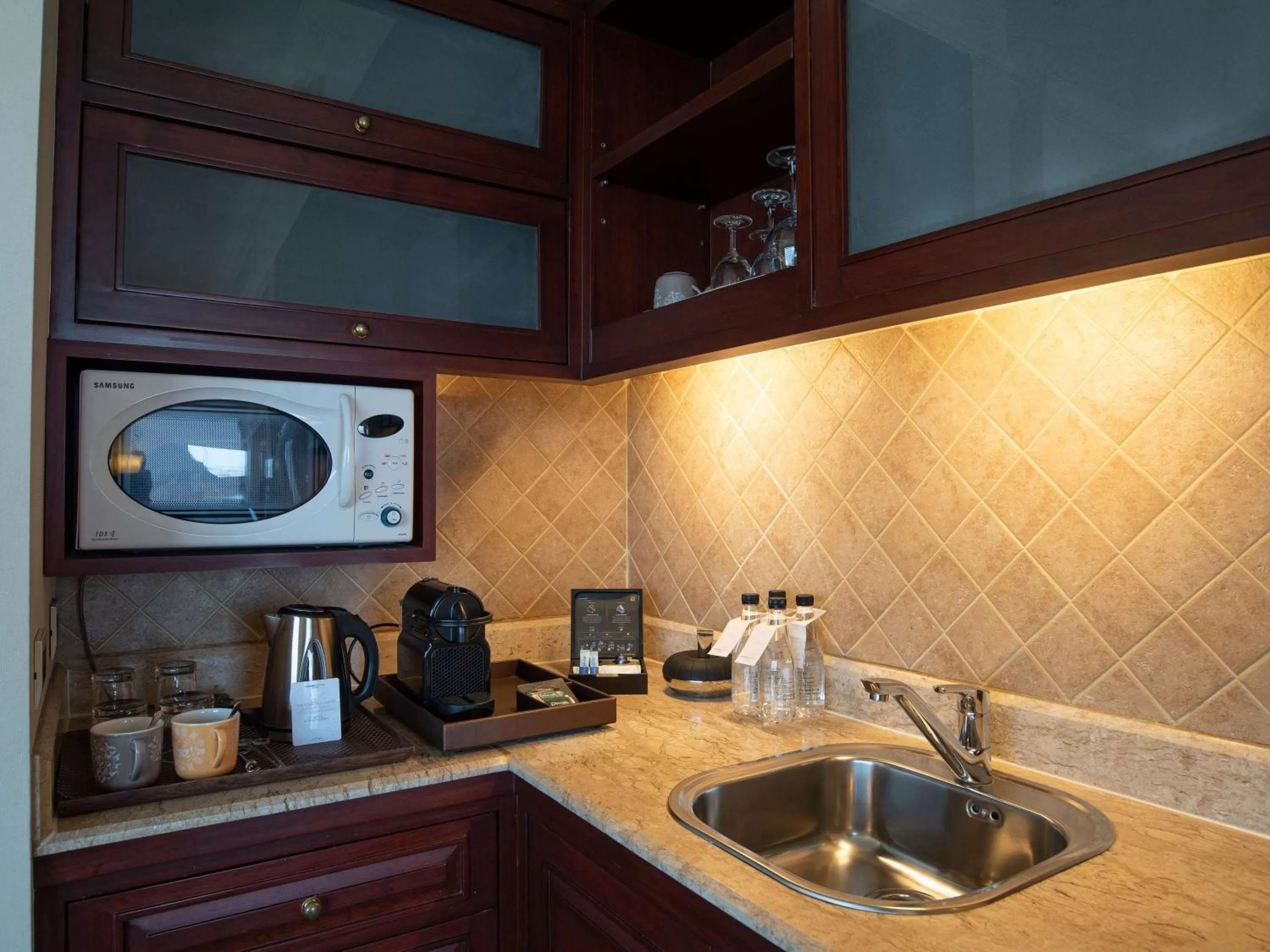 Photo of the whole room in Swissotel Bangkok Ratchada