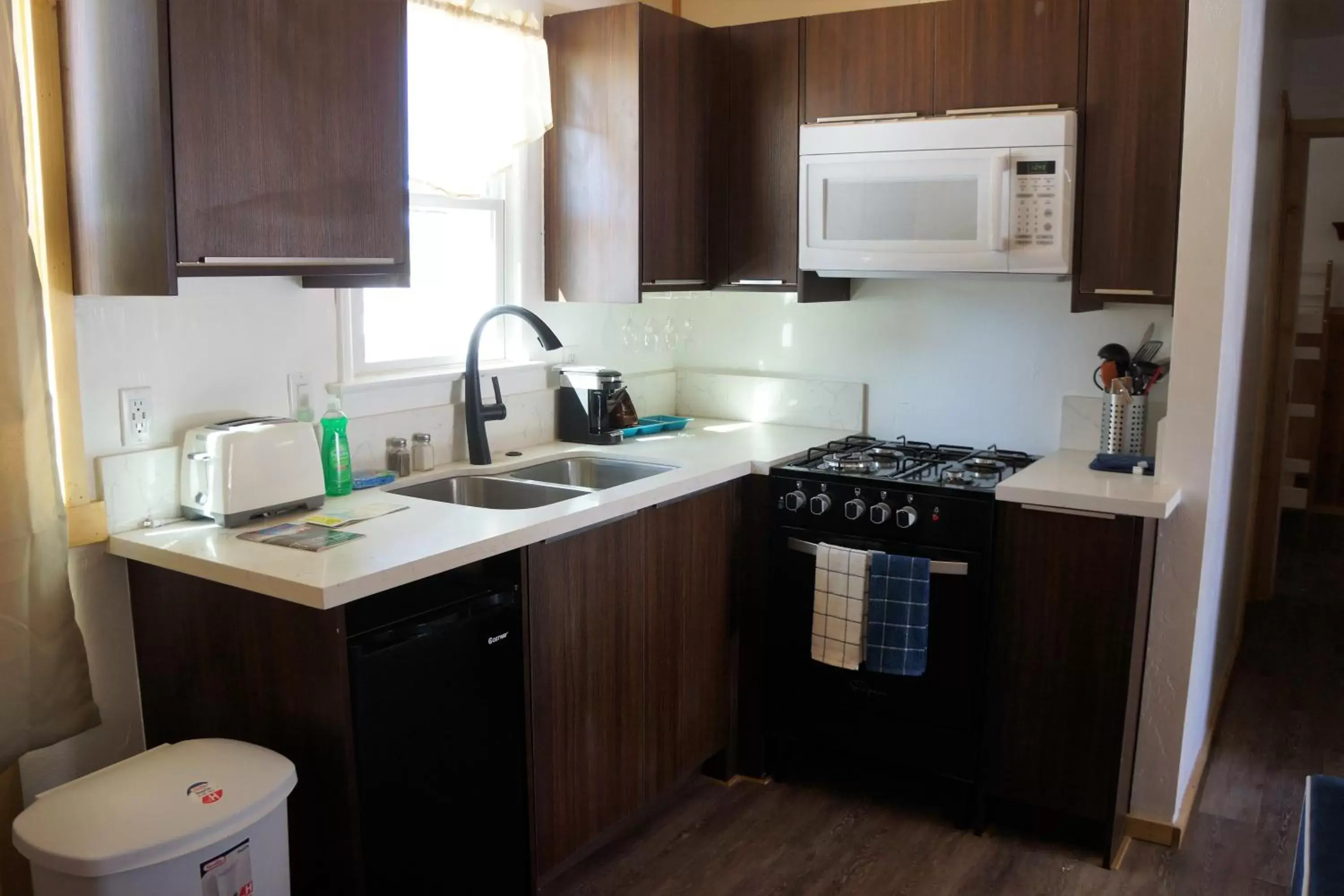 Kitchen/Kitchenette in Blue Horizon Lodge