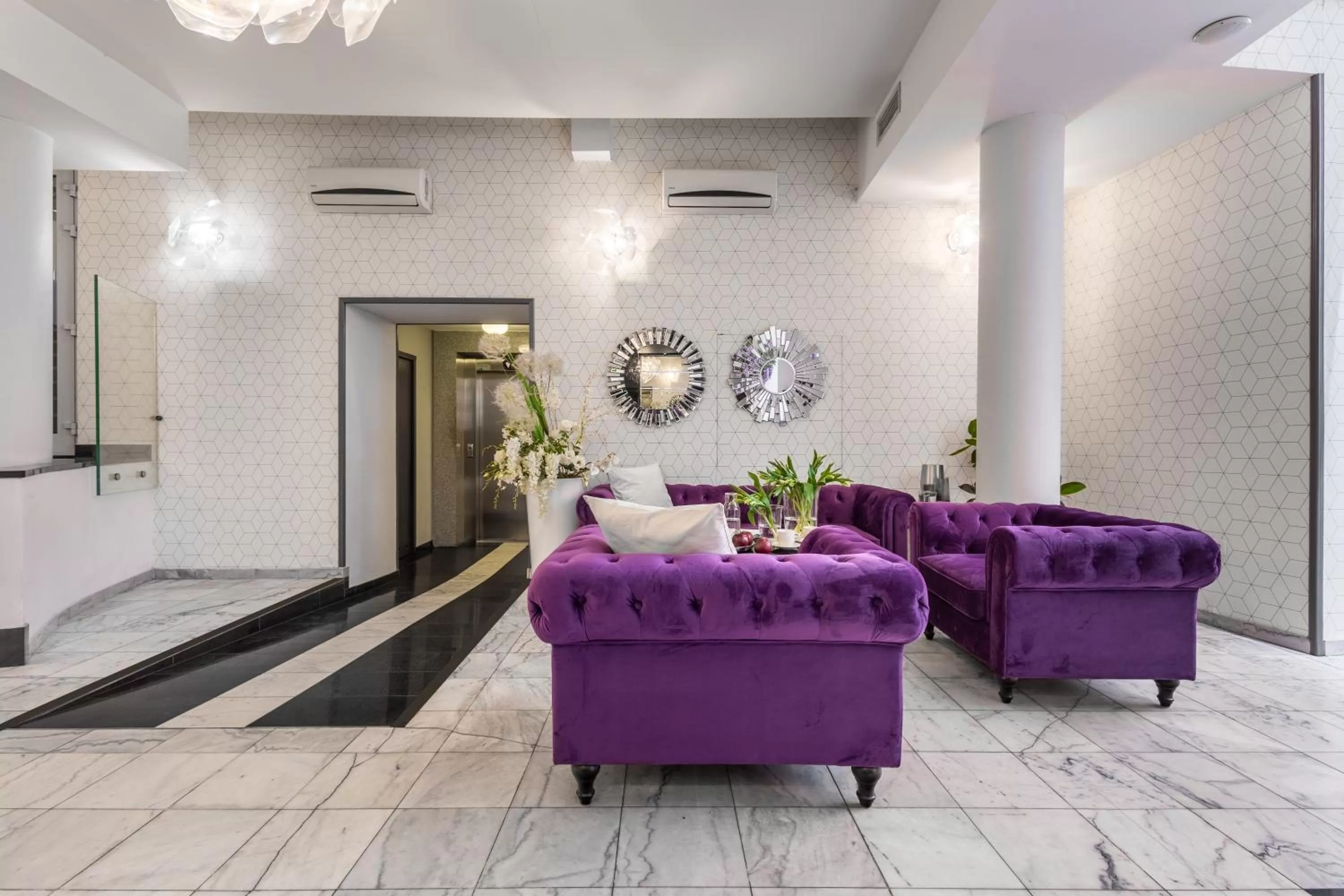 Lobby or reception in Hotel Sofia by The Railway Station Wroclaw