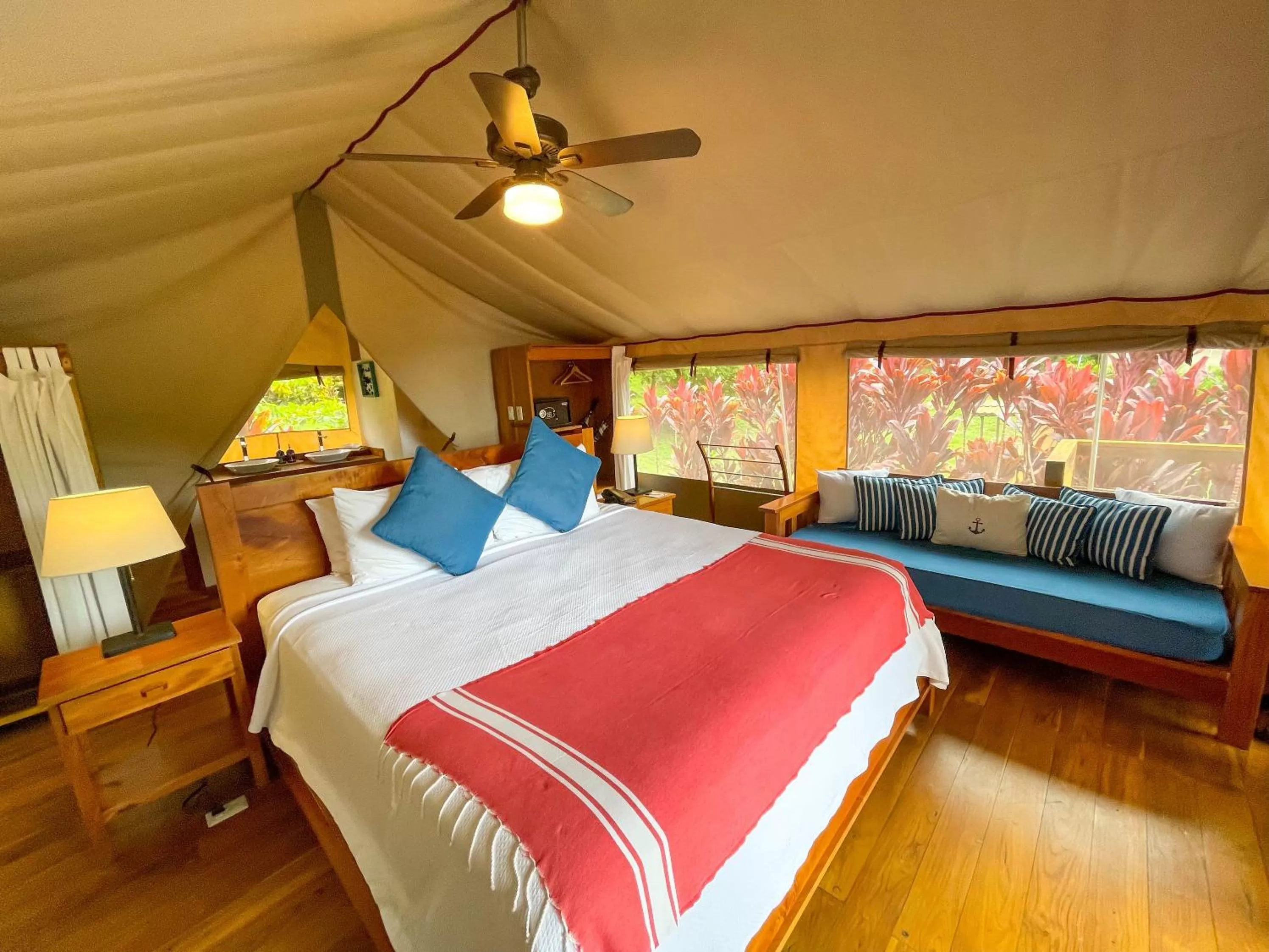 Isla Chiquita Glamping Hotel
