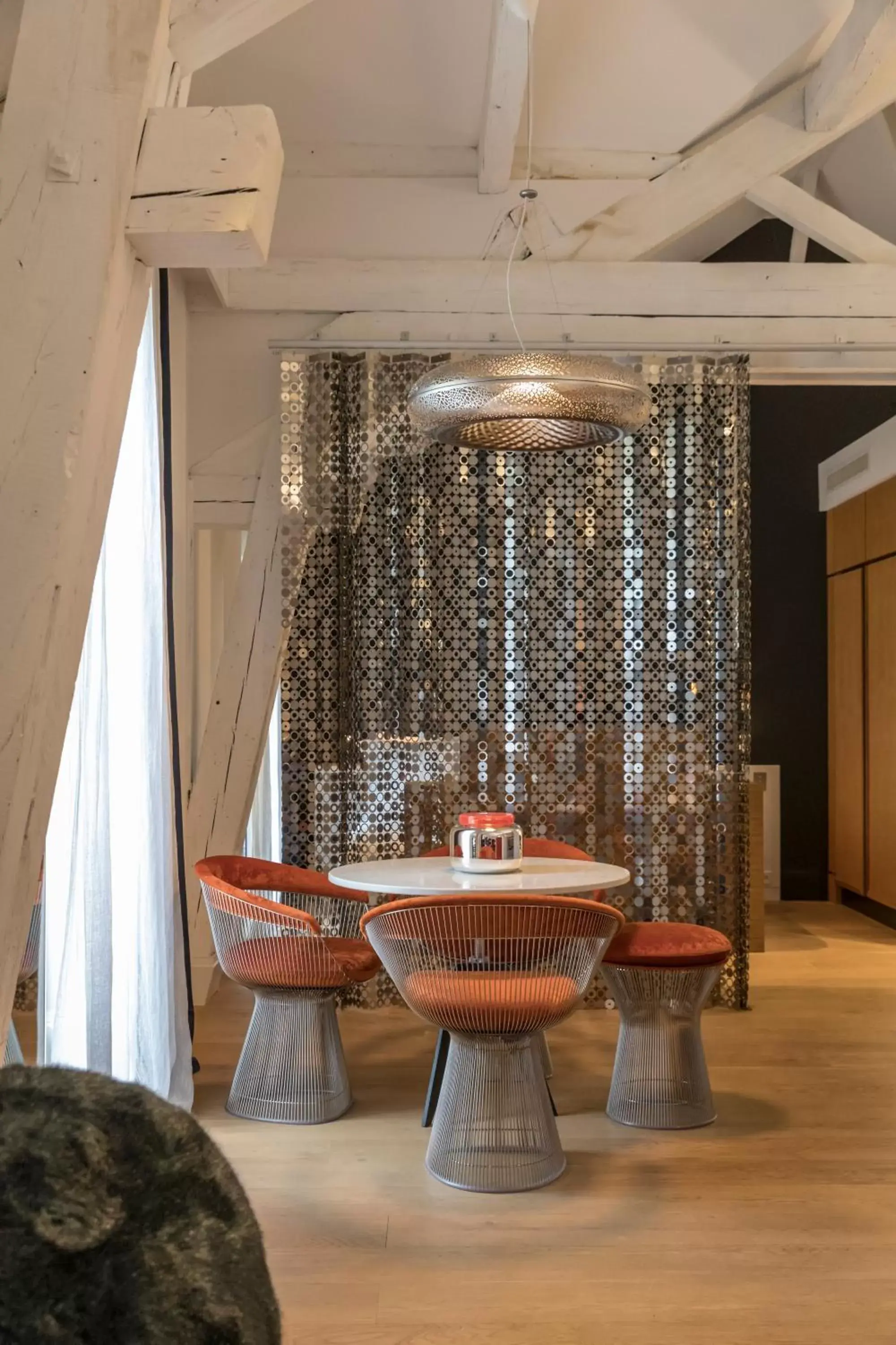 Property building in Yndo Hôtel Property building in Yndo Hôtel