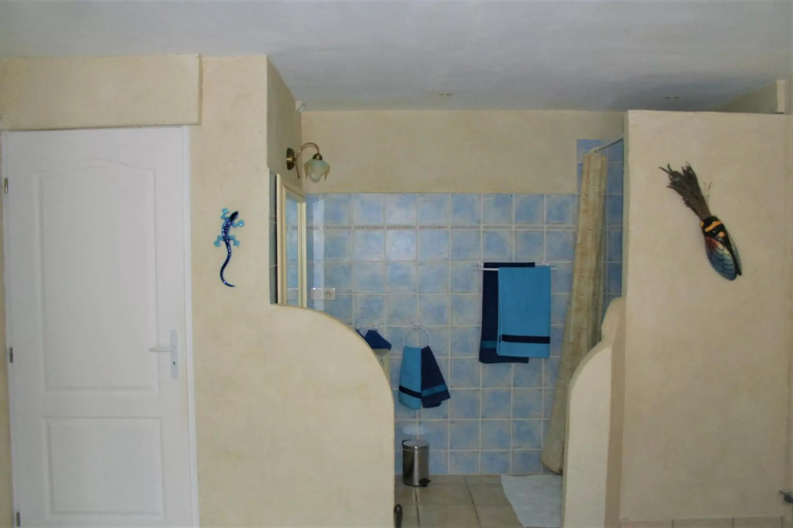 Bathroom in LE MAS DES TARENTES Chambres d'hôtes