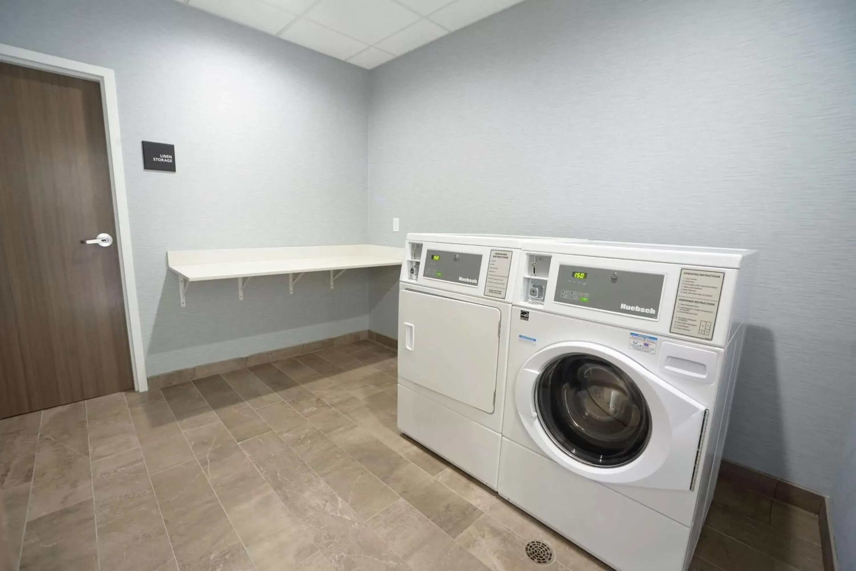 Property building, Kitchen/Kitchenette in Hampton Inn & Suites Oklahoma City/Quail Springs