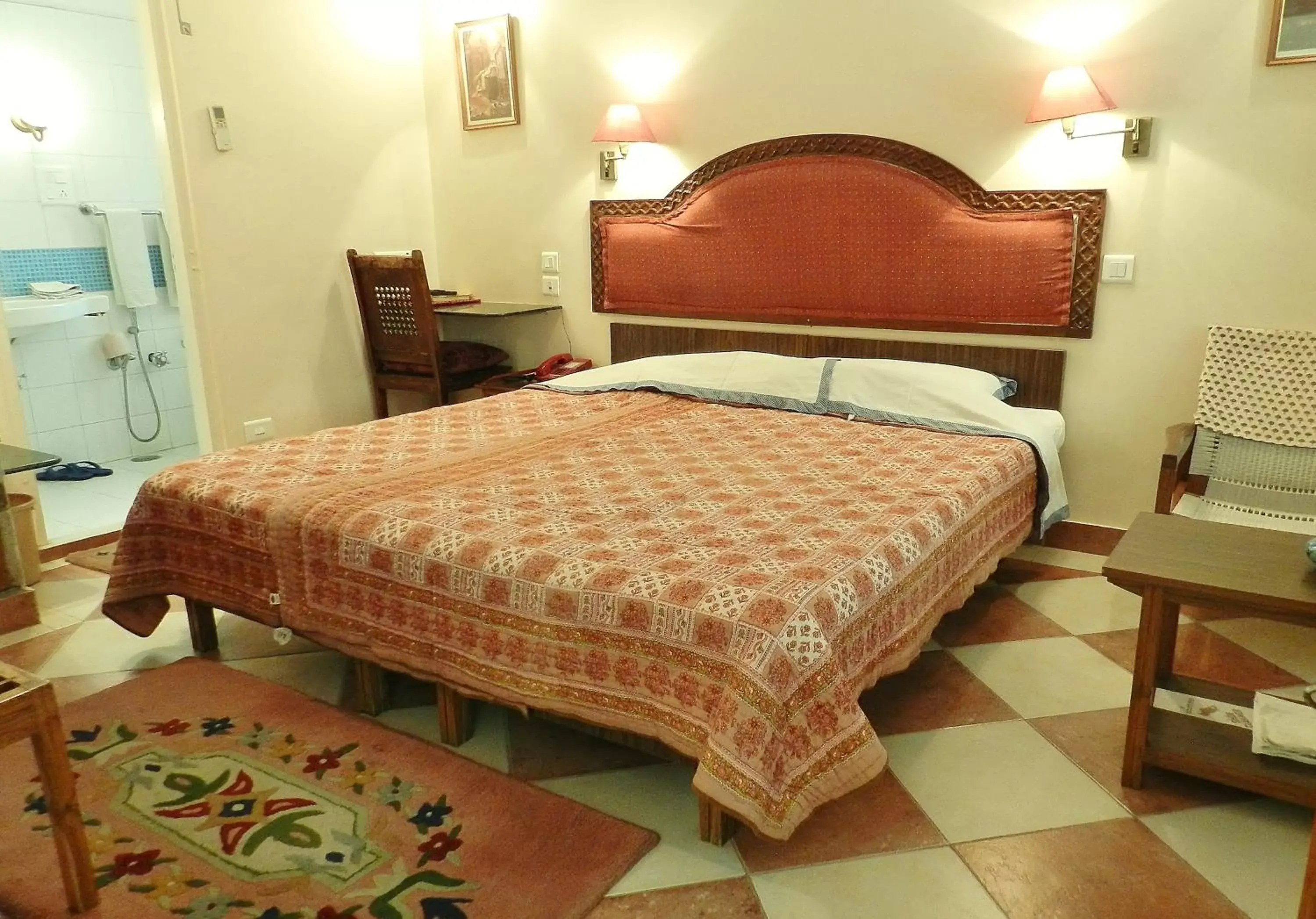 Bed in Hotel Arya Niwas