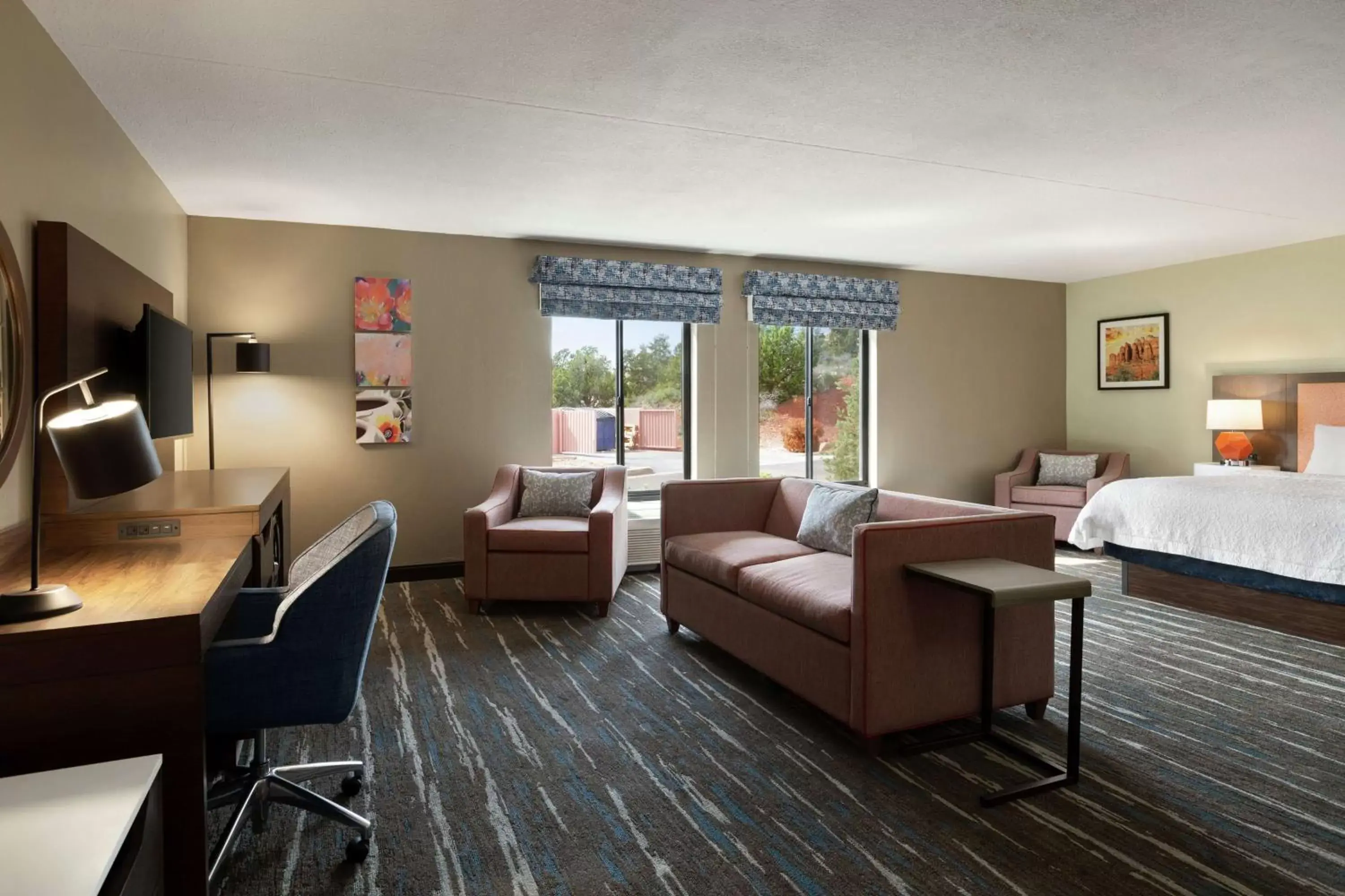 Bedroom, Seating Area in Hampton Inn Sedona