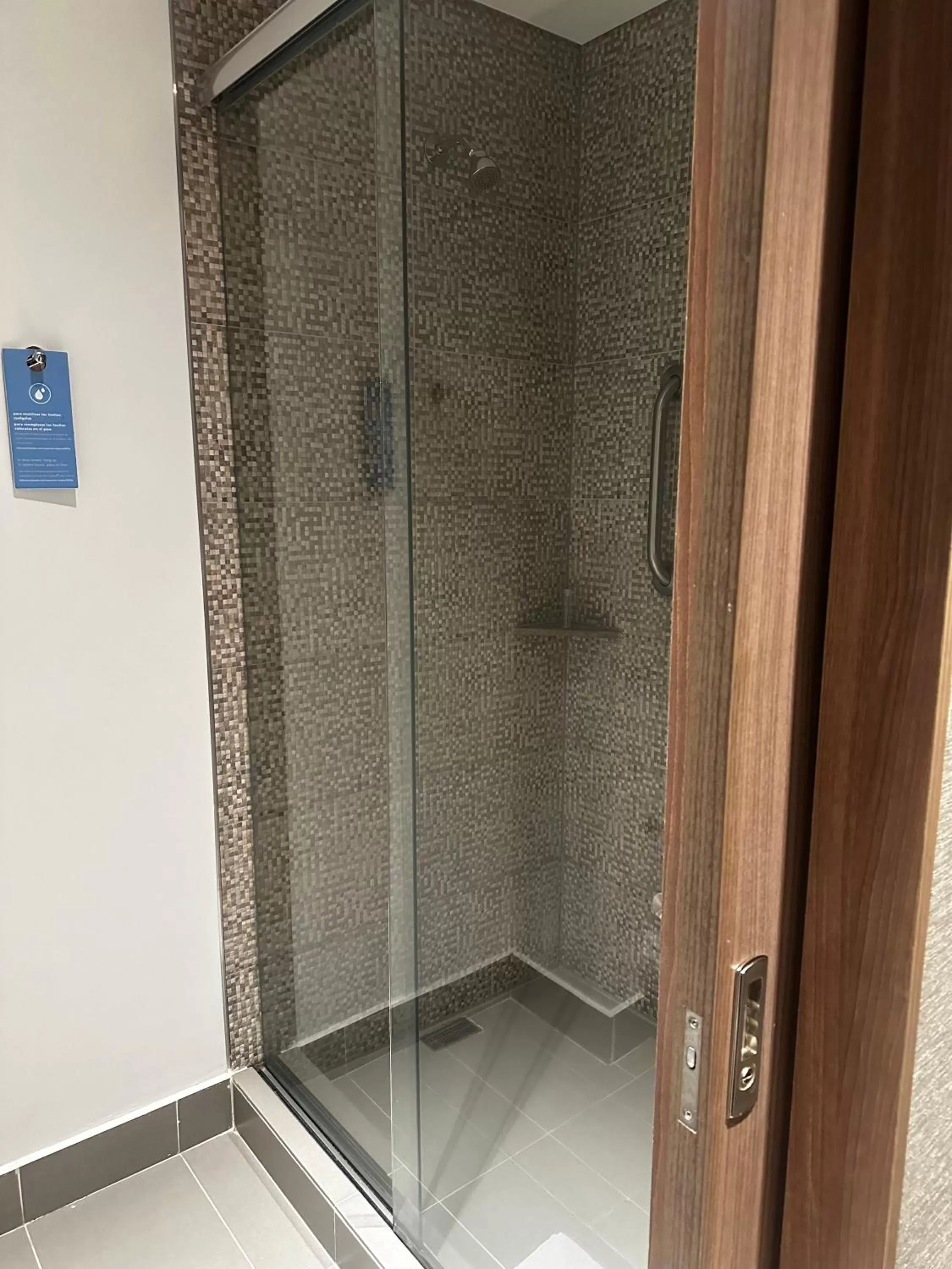 Shower in Hampton By Hilton Valledupar