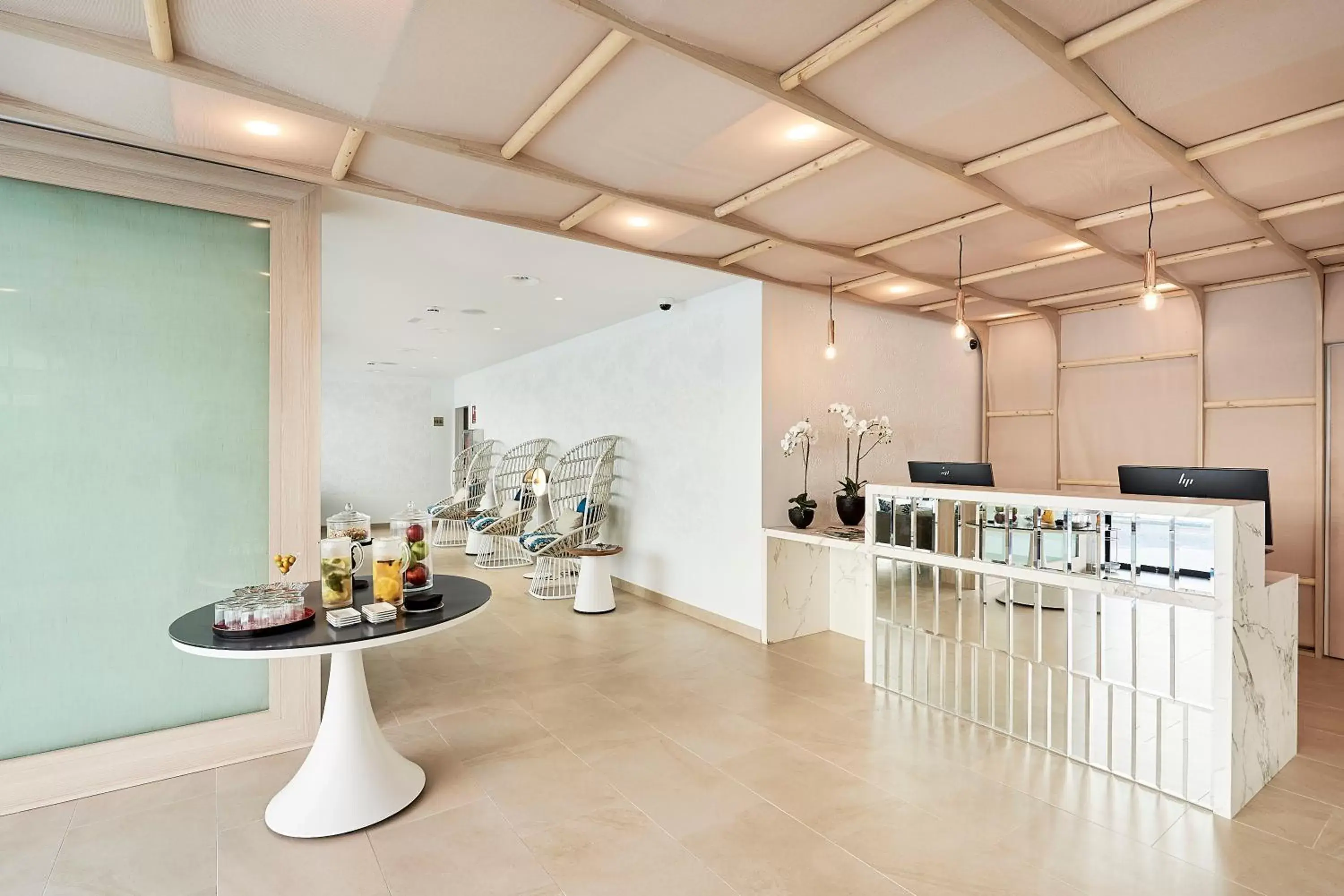 Lobby or reception, Kitchen/Kitchenette in Eurostars Ibiza