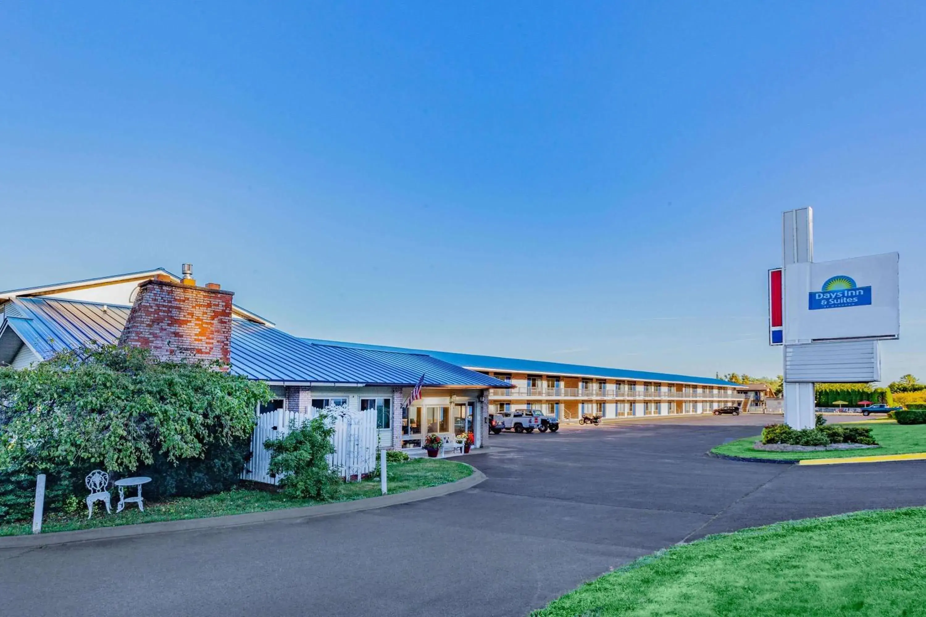 Property building in Days Inn & Suites by Wyndham St. Ignace Lakefront Property building in Days Inn & Suites by Wyndham St. Ignace Lakefront