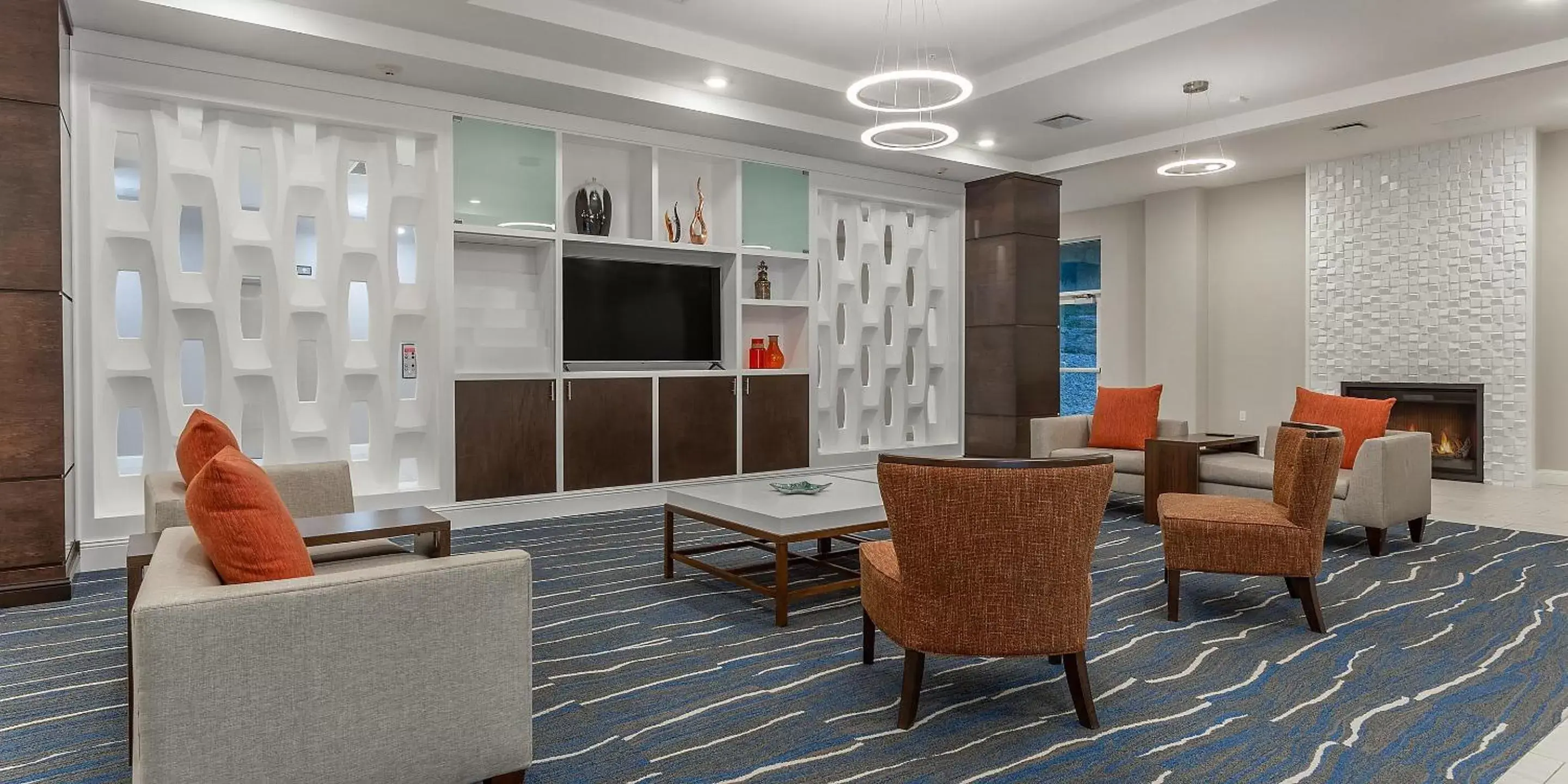 Lounge or bar in Holiday Inn & Suites - Jefferson City, an IHG Hotel