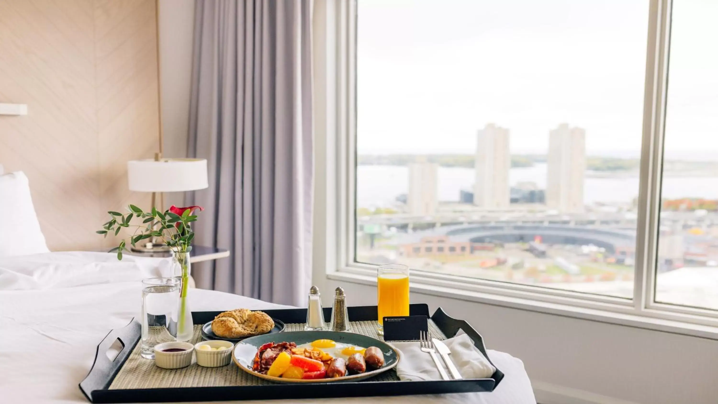 Photo of the whole room in InterContinental Toronto Centre, an IHG Hotel