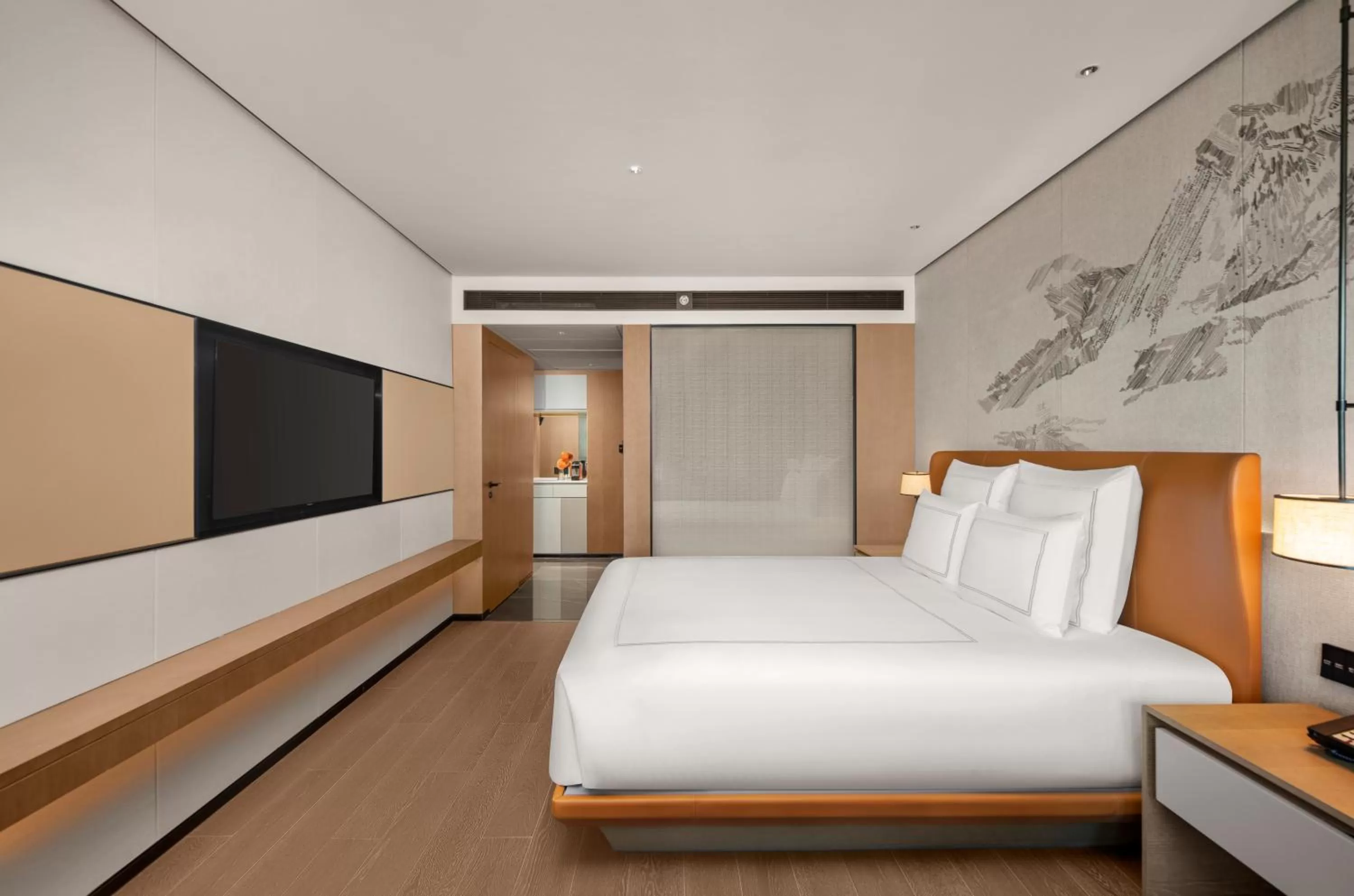 Photo of the whole room, Bed in Swissotel Beijing Hong Kong Macau Center - 1 min to subway