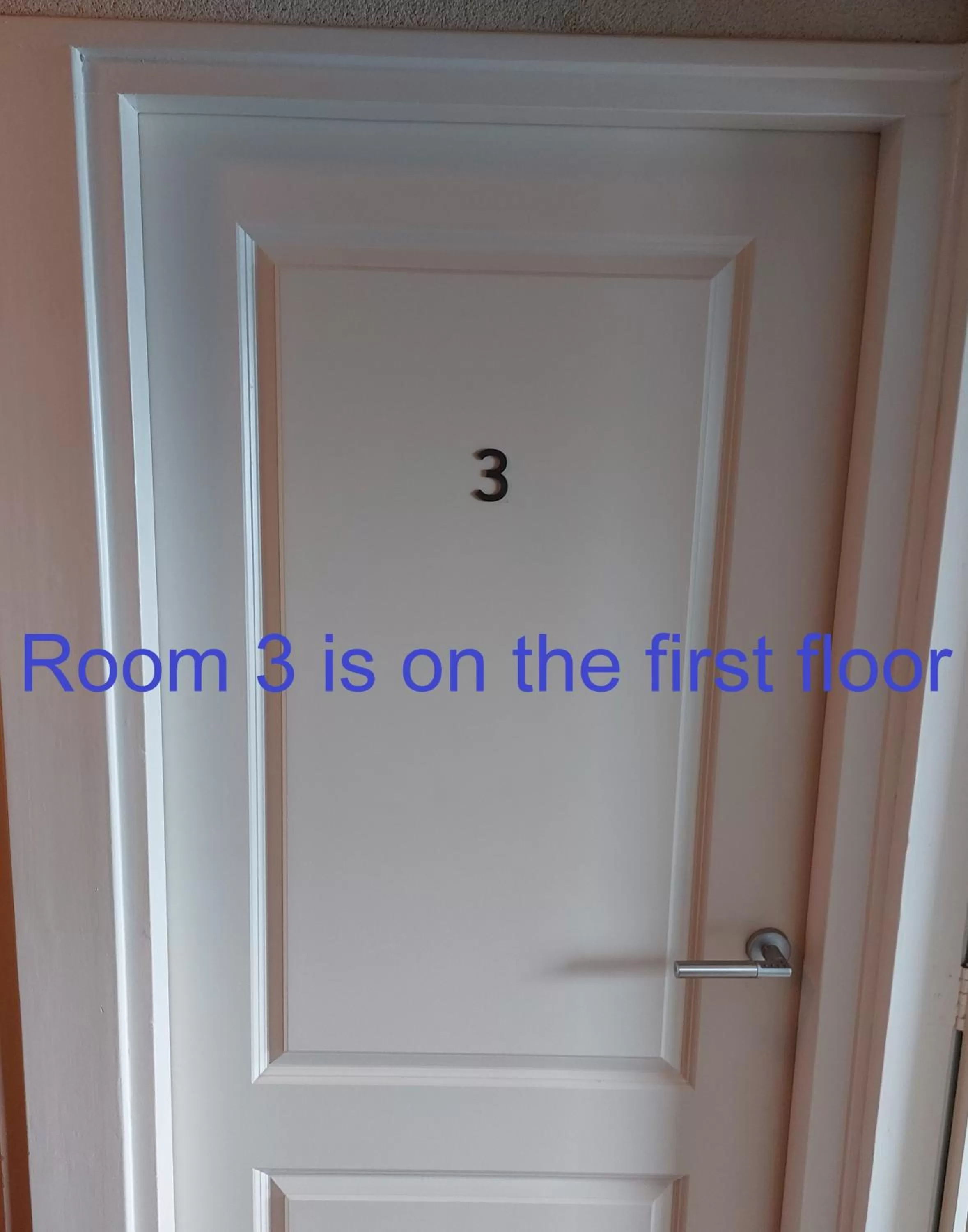 Facade/entrance, Bathroom in Bed & Budget123