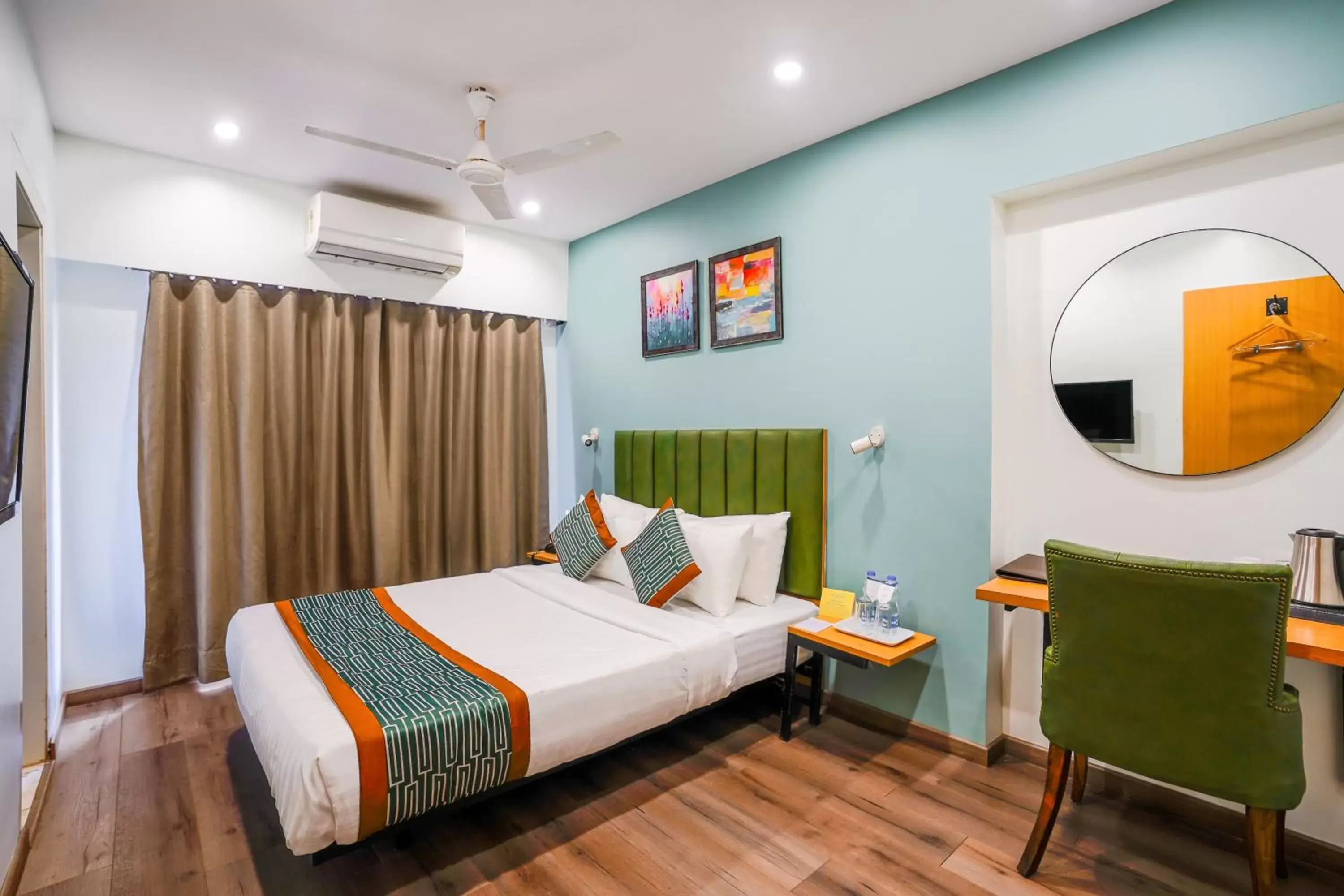 Coffee/tea facilities, Bed in Apex Beacon Hotel, Mumbai Coffee/tea facilities, Bed in Apex Beacon Hotel, Mumbai