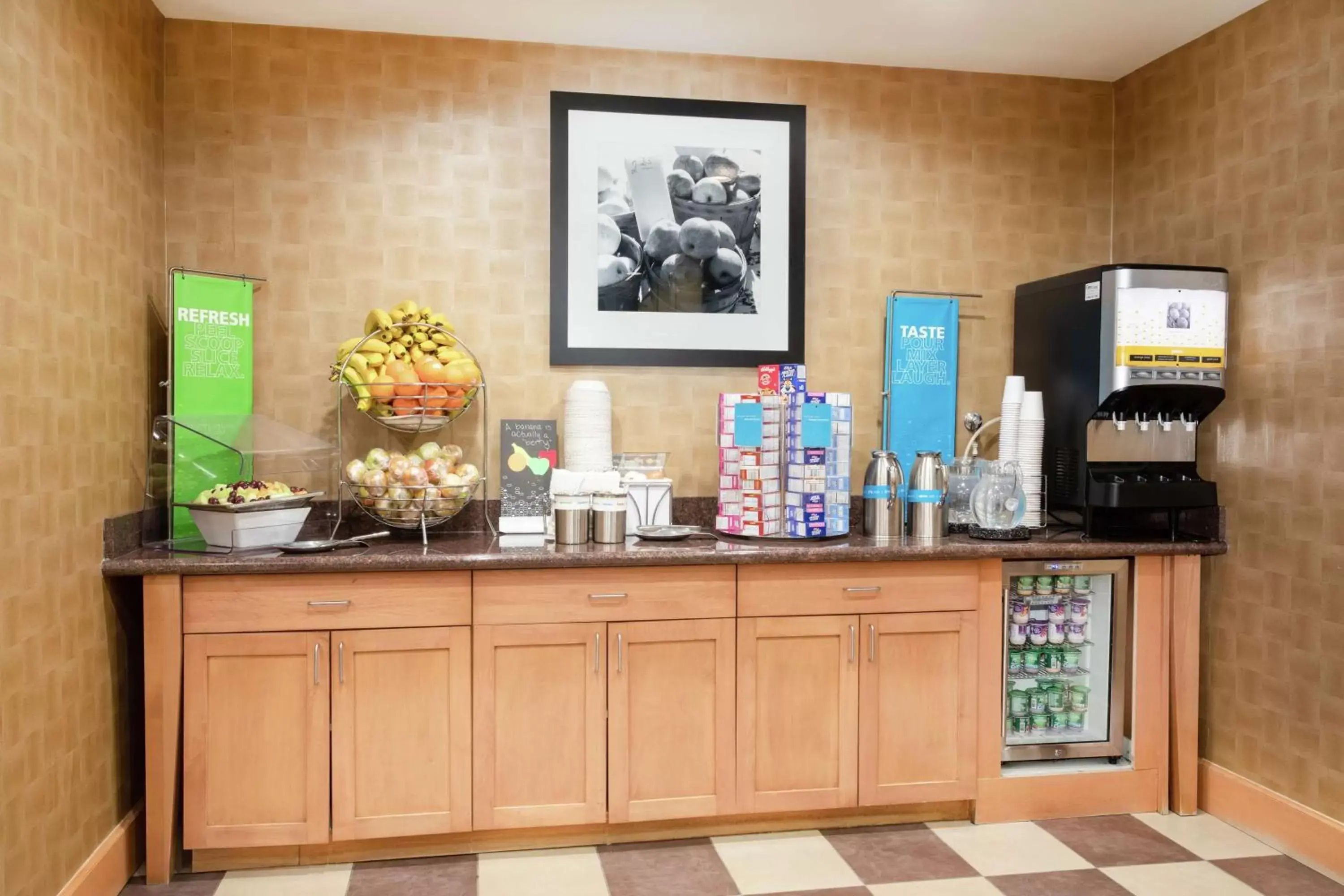 Breakfast in Hampton Inn and Suites Denver/South-RidgeGate