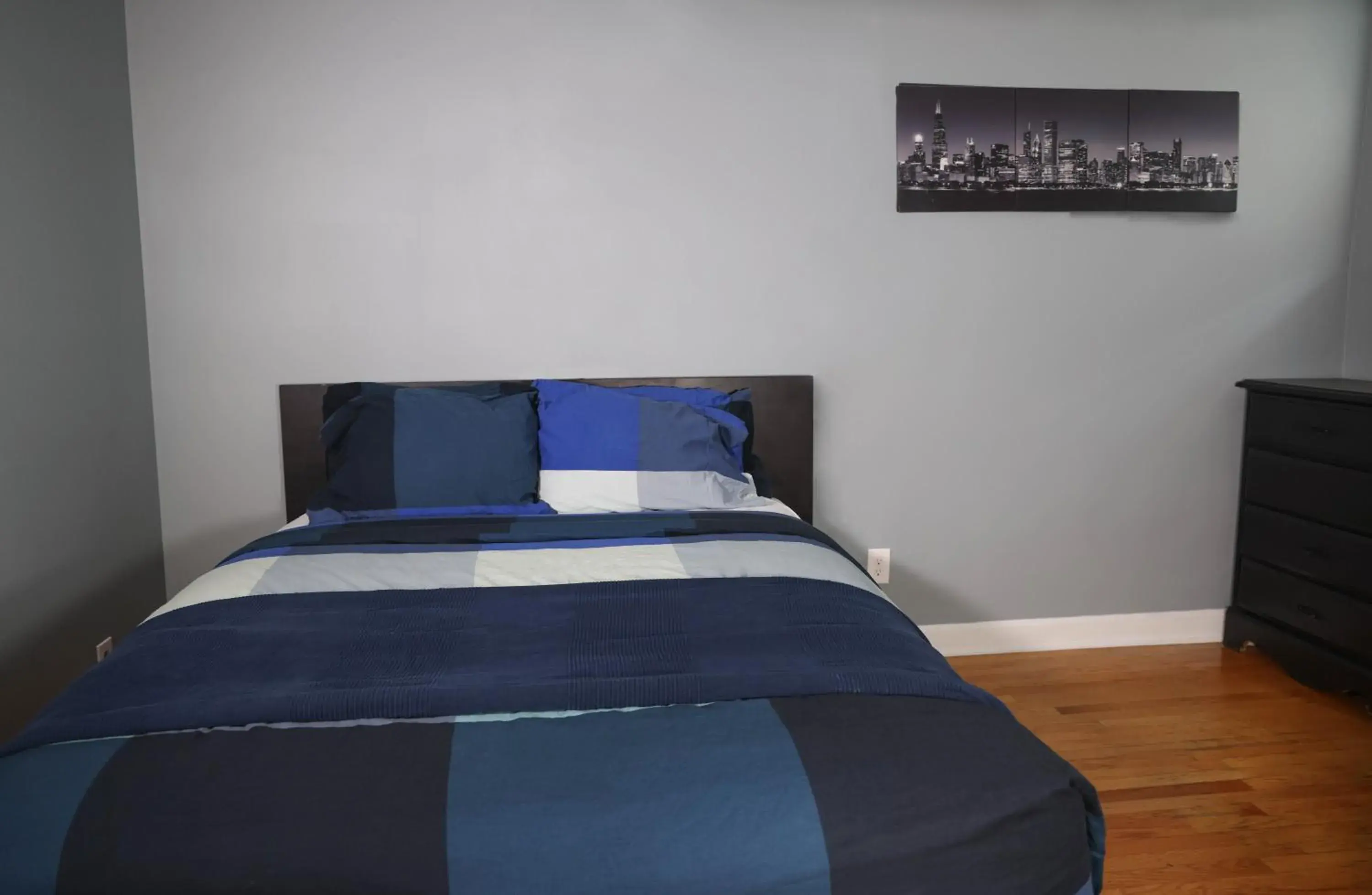 Bedroom, Bed in Wrigley Hostel - Chicago Bedroom, Bed in Wrigley Hostel - Chicago