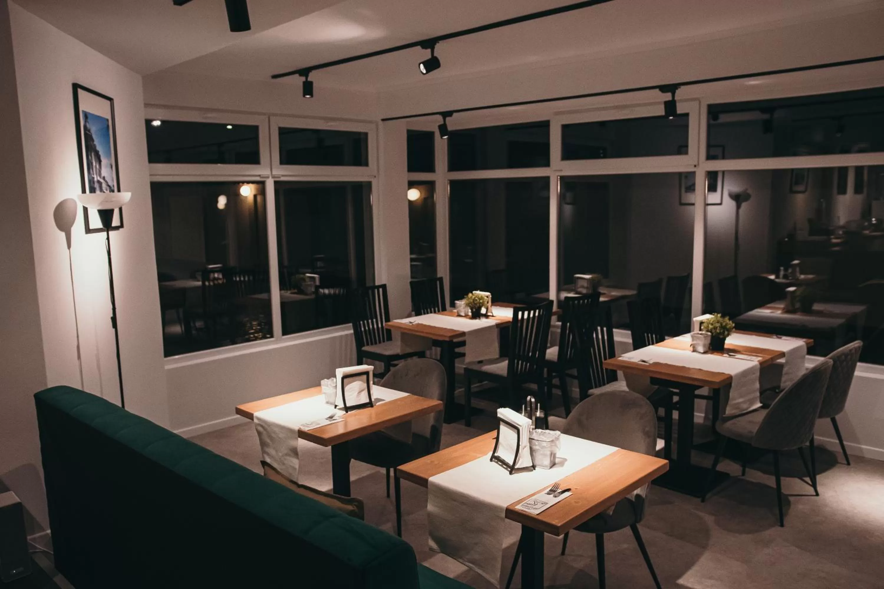 Restaurant/places to eat in Nest Guesthouse