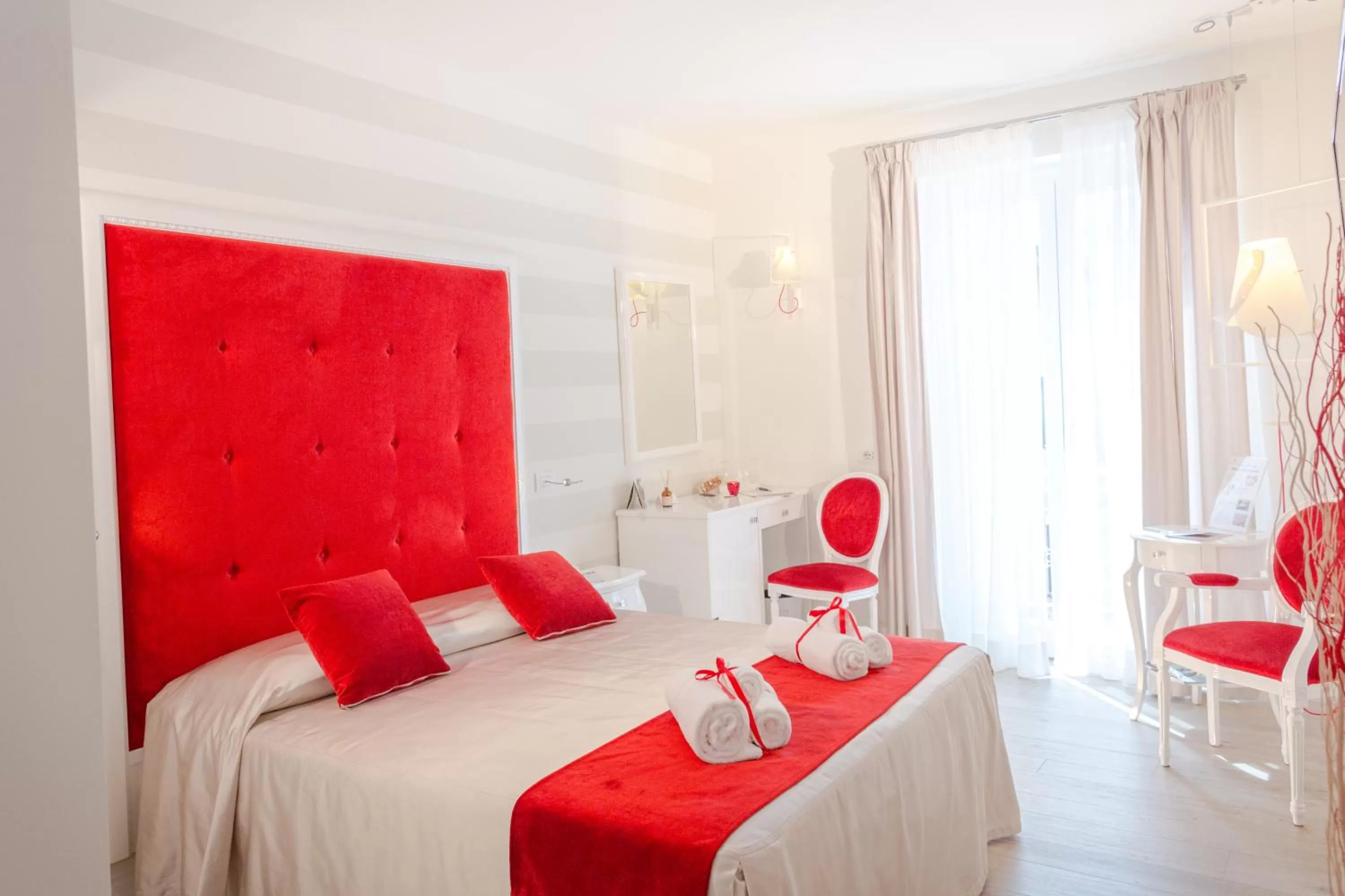 Bathroom, Bed in VILLA LIBERTY Boutique Hotel - Borgo Capitano Collection