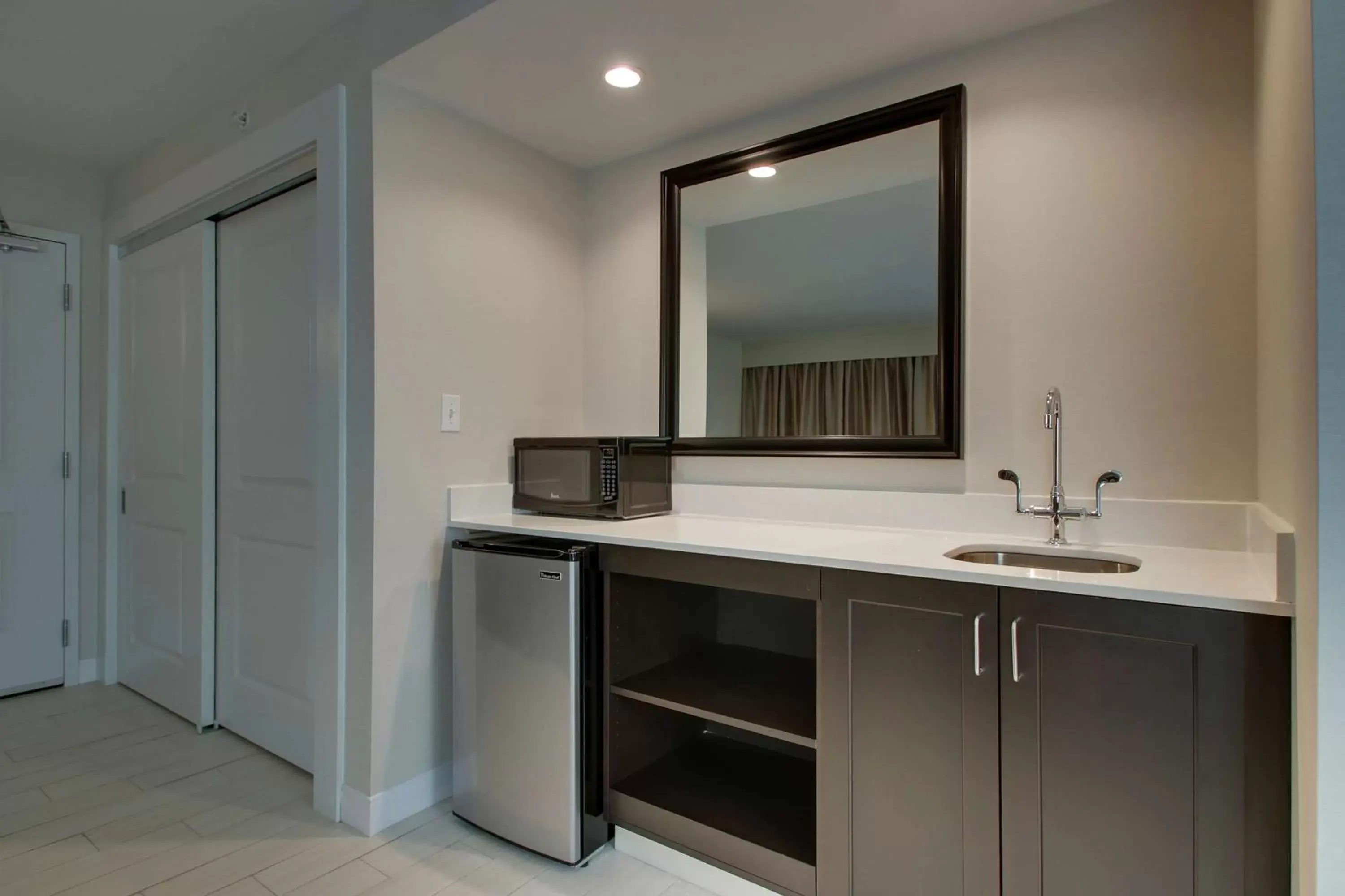 Kitchen or kitchenette, Bathroom in Hampton Inn-Pawtucket, RI