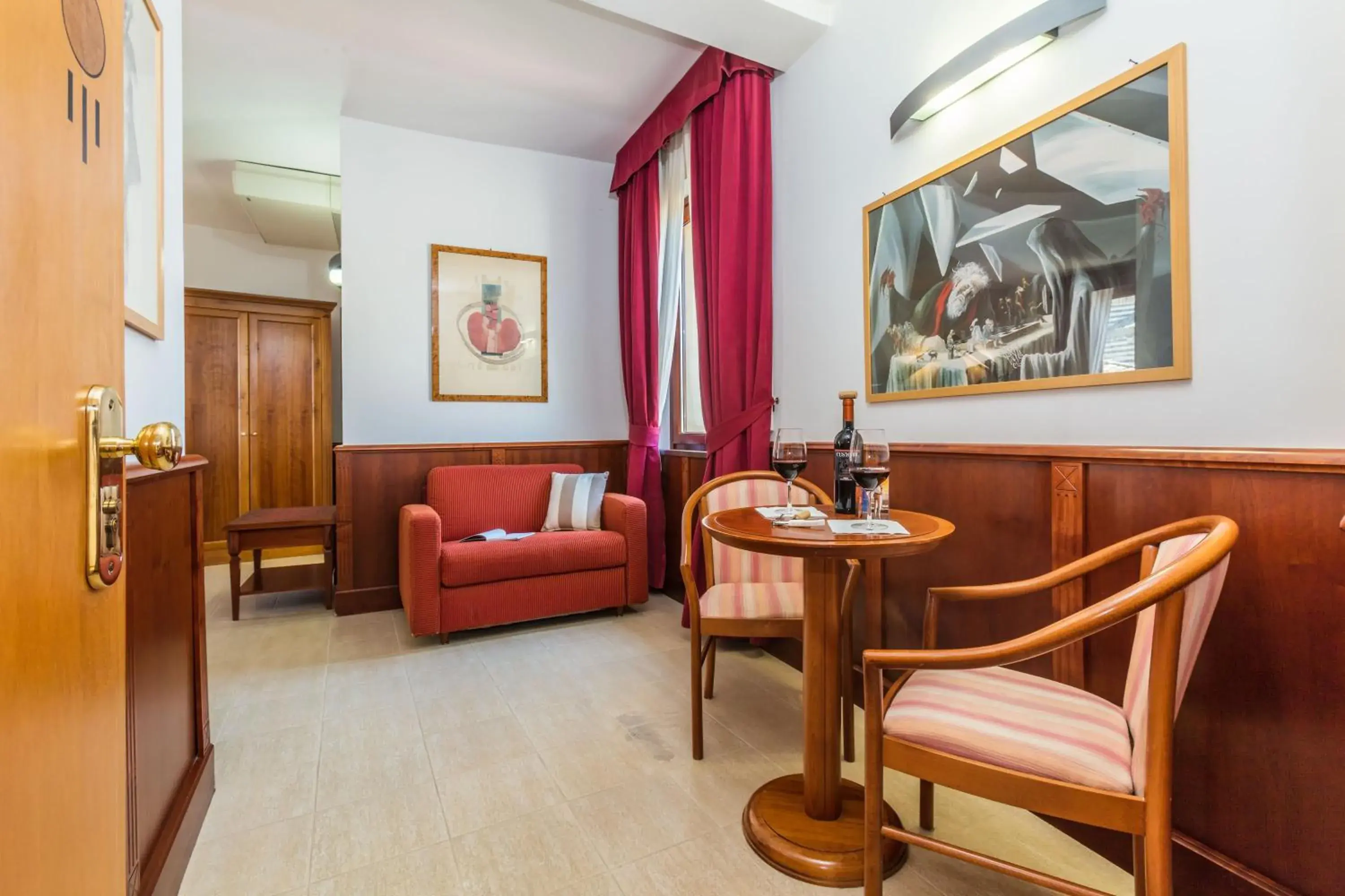 Bedroom, Seating Area in Hotel Duomo