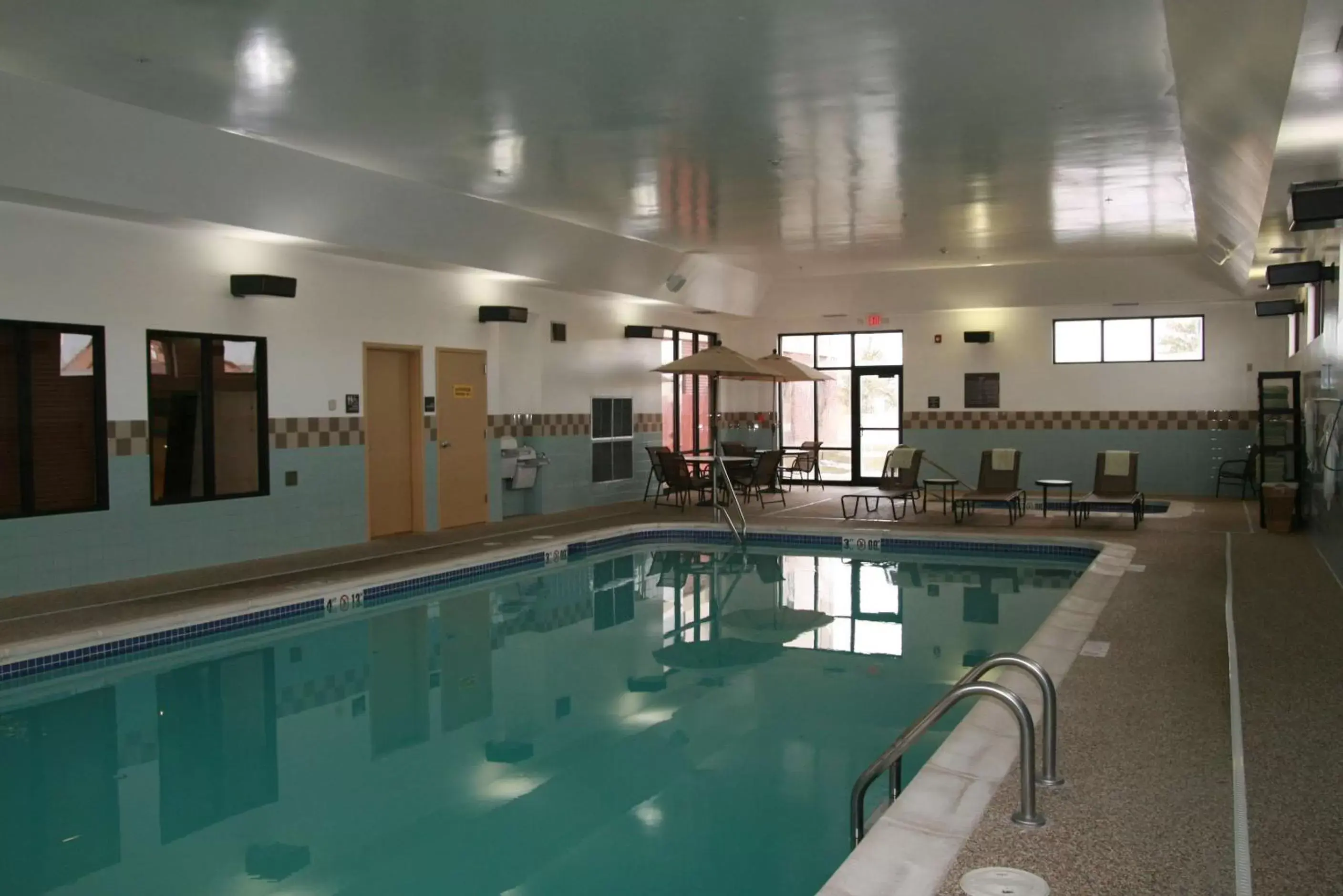 Pool view, Swimming Pool in Newly Renovated Hampton Inn Omaha West Lakeside