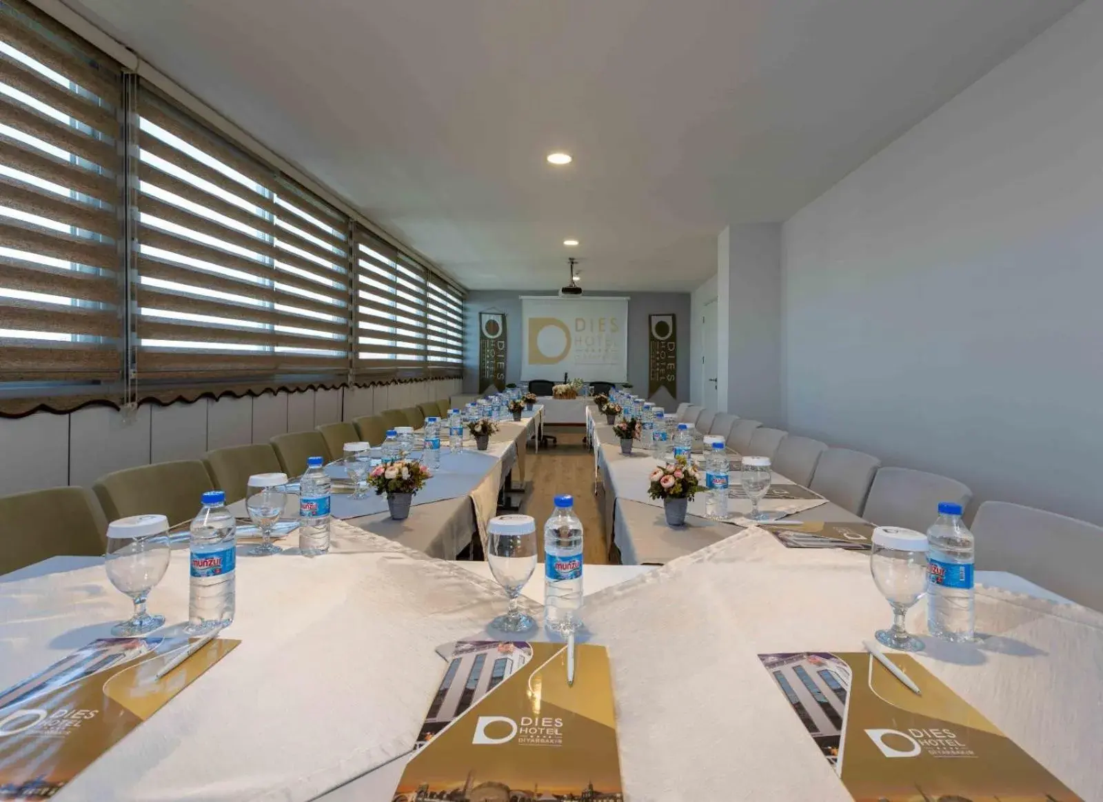 Business facilities, Restaurant/Places to Eat in Dies Hotel