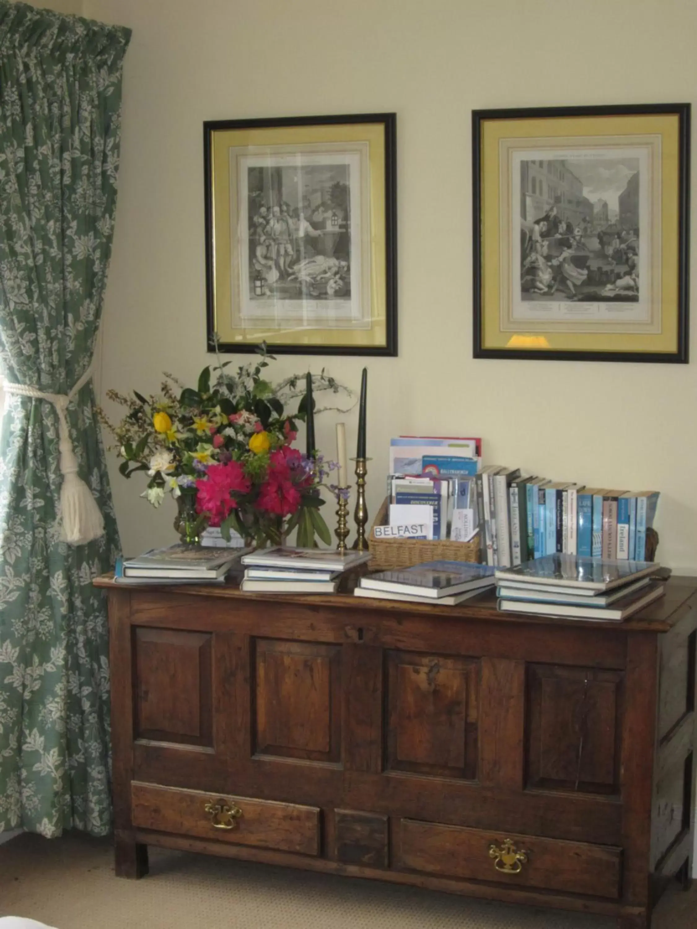 Library, Lobby/Reception in Ballymote Country House