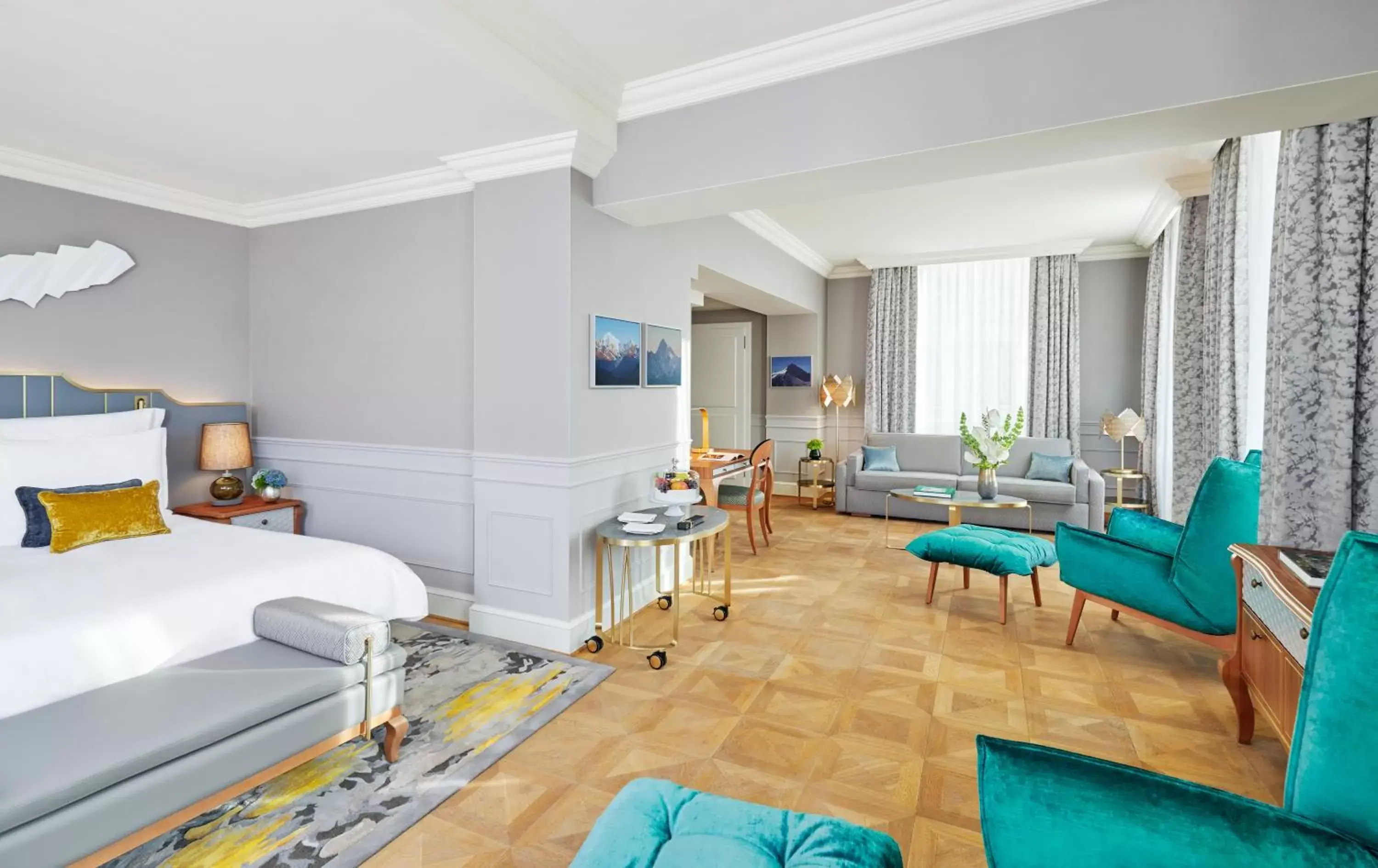 Bedroom, Seating Area in Mandarin Oriental, Munich