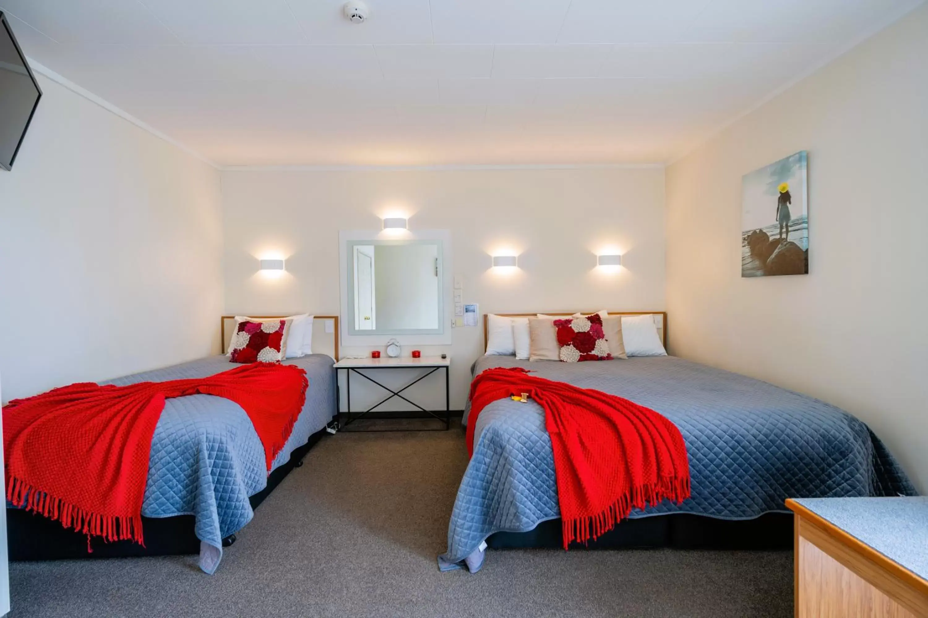 Bedroom, Bed in Fiordland Lakeview Motel and Apartments