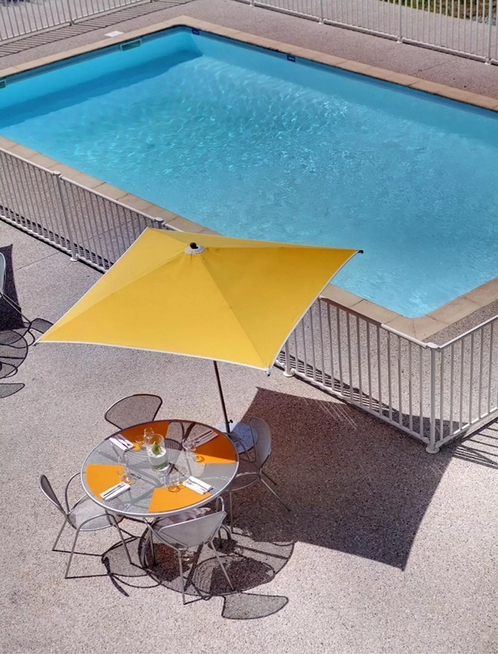 Swimming pool in Best Western Alexander Park Chambéry Swimming pool in Best Western Alexander Park Chambéry