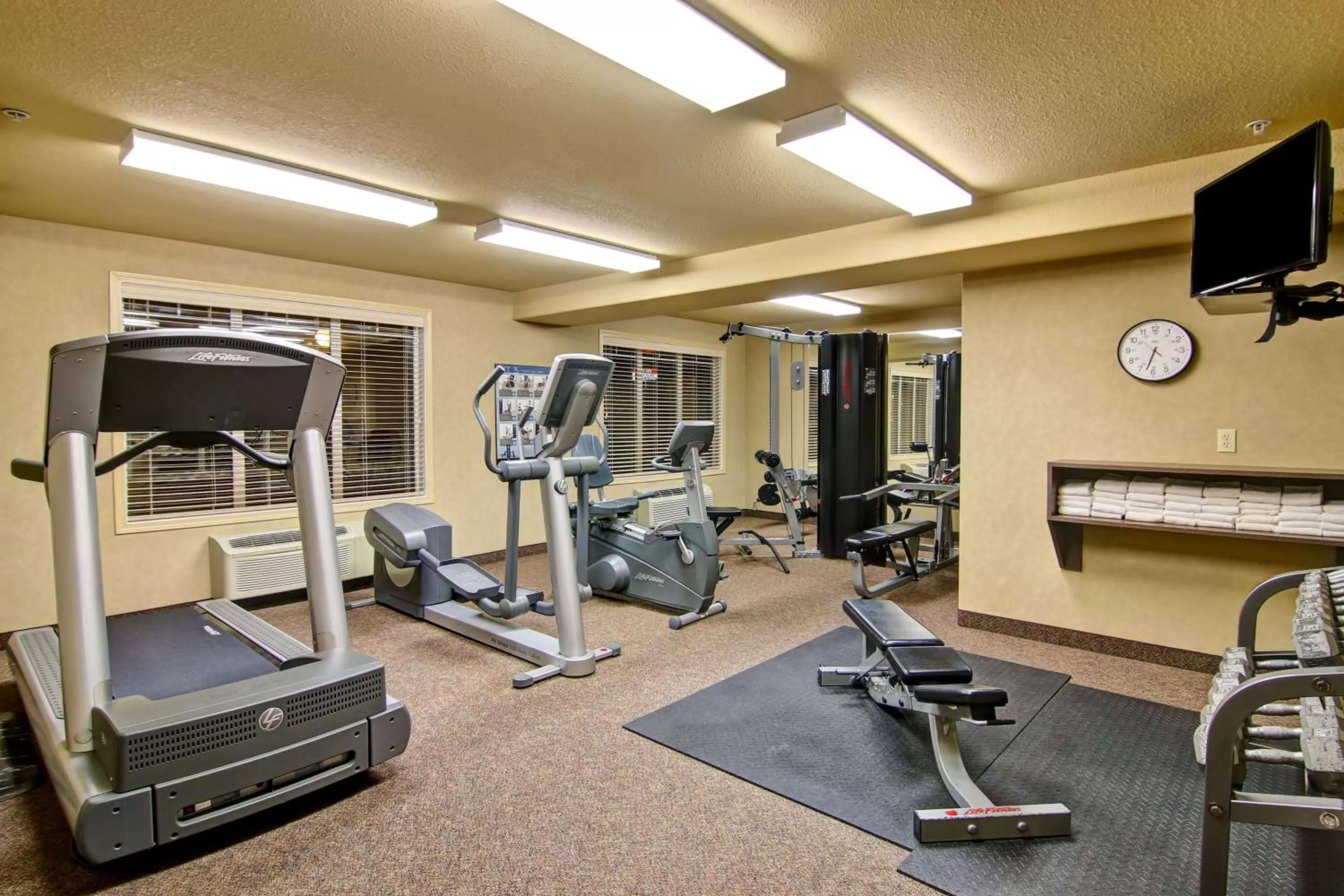 Fitness centre/facilities in Ramada by Wyndham Ponoka