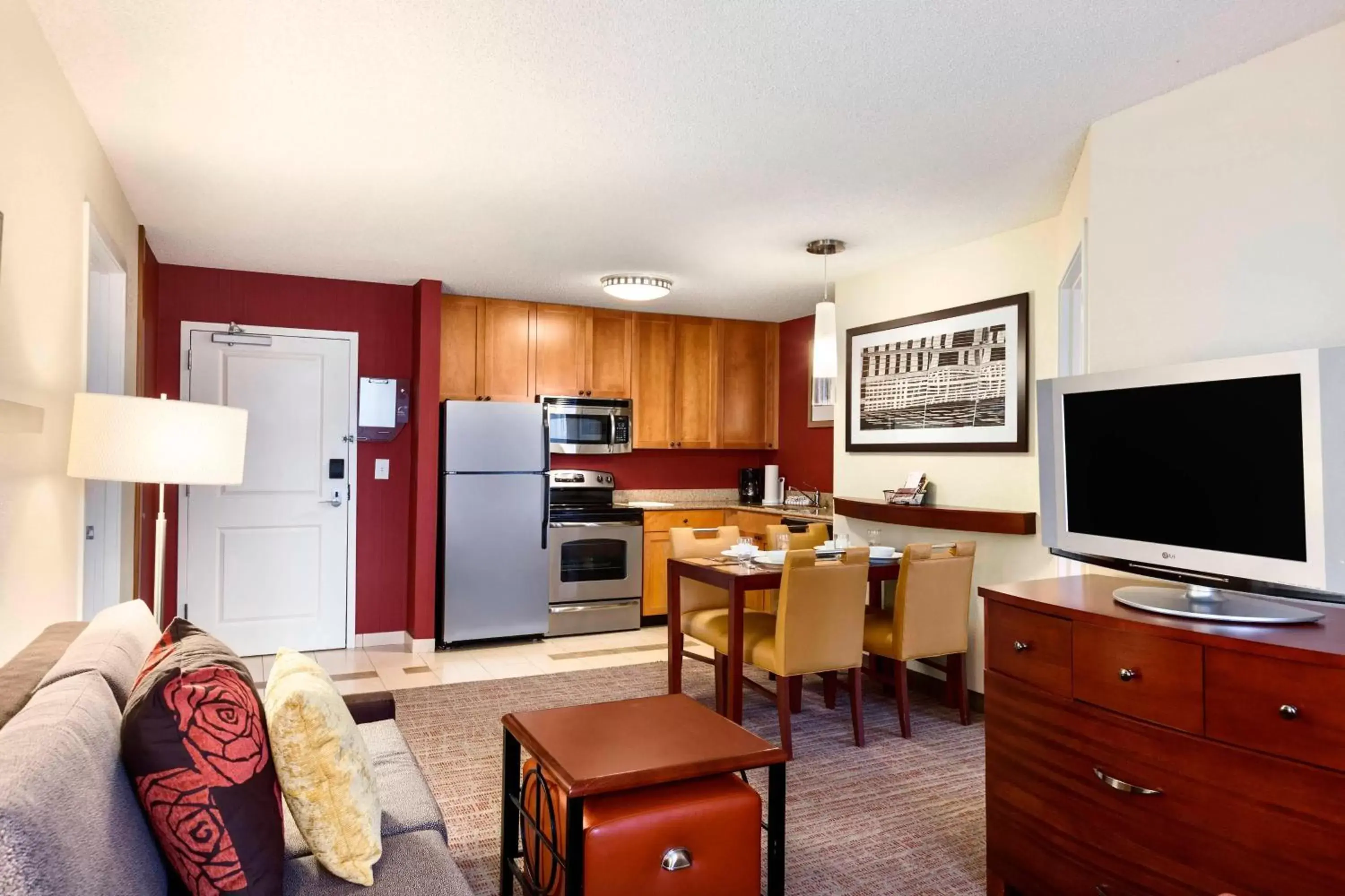 Living room, TV/Entertainment Center in Residence Inn Greensboro Airport