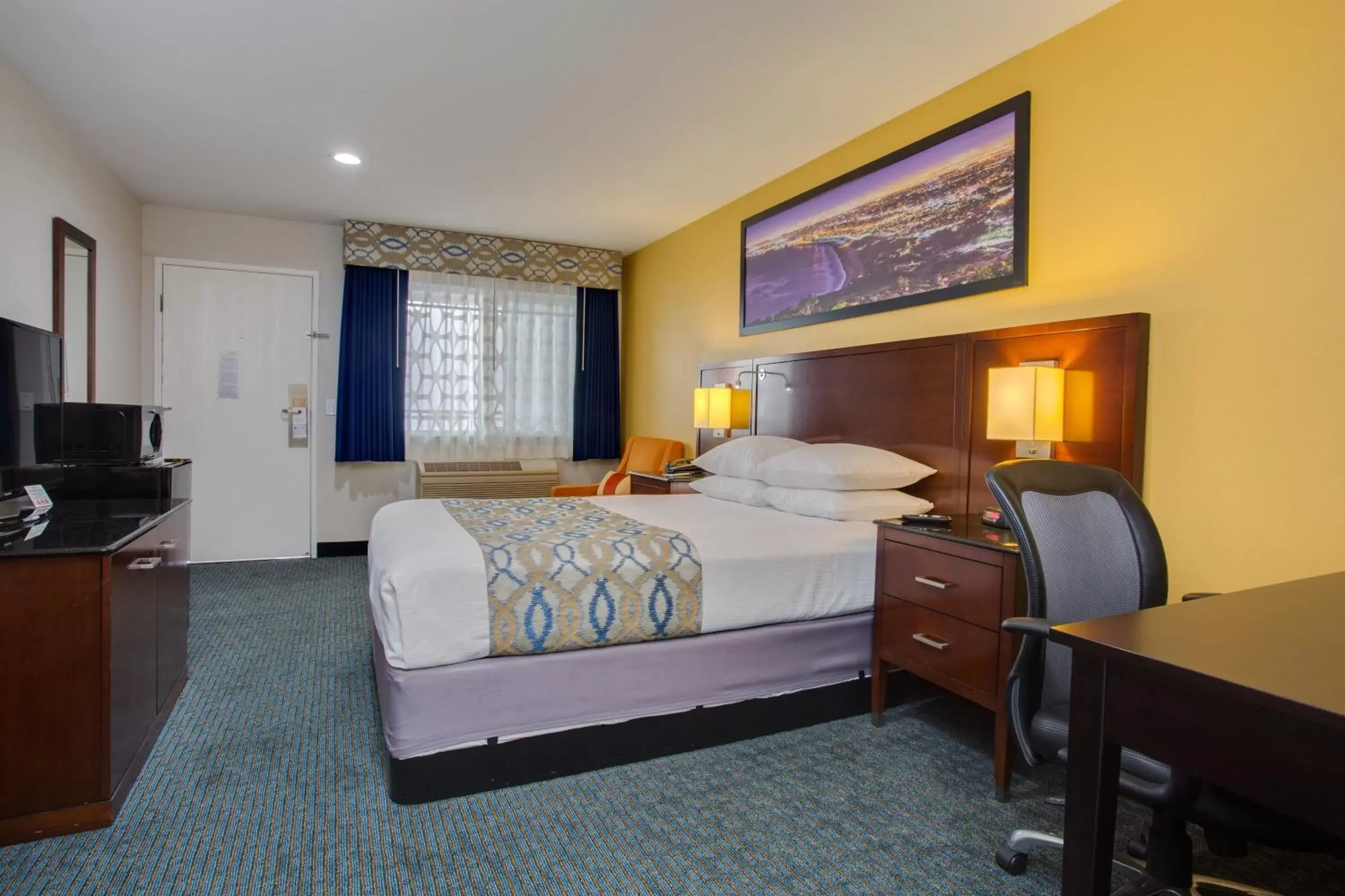 Bed in SureStay Plus Hotel by Best Western Chula Vista West