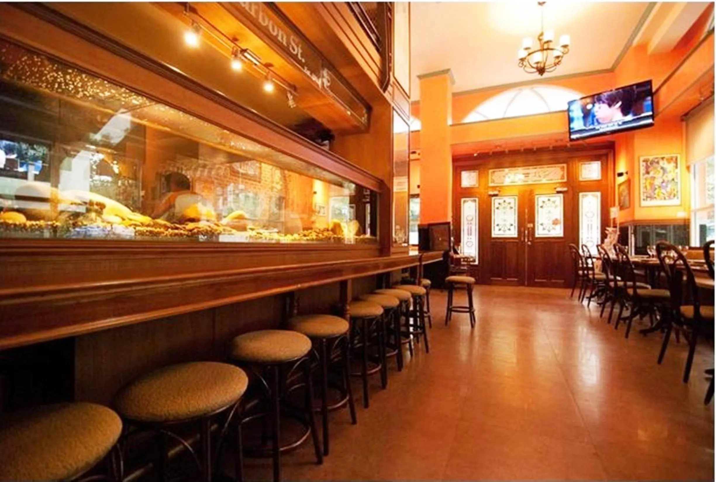 Restaurant/places to eat in Bourbon St. Boutique Hotel