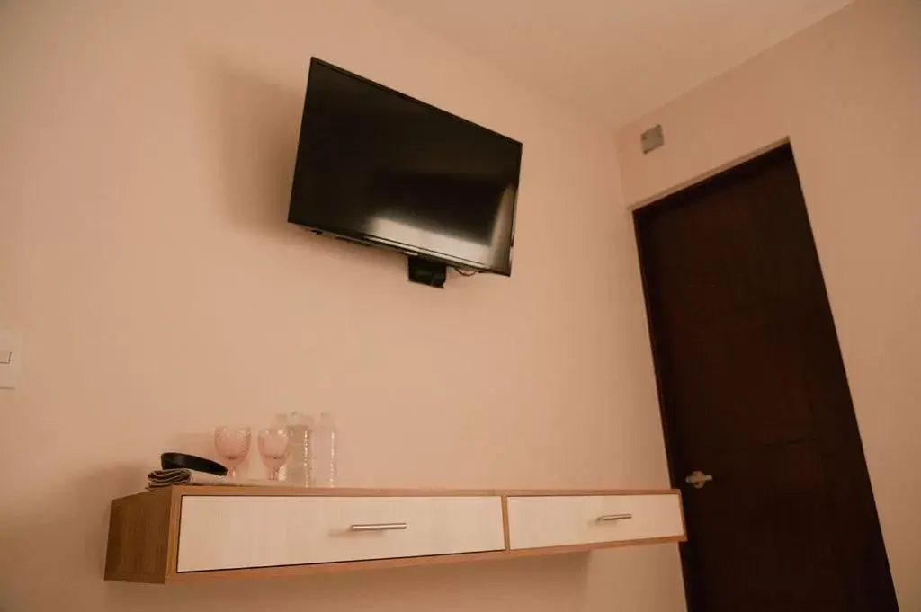 TV and multimedia, TV/Entertainment Center in Hotel Fratelli