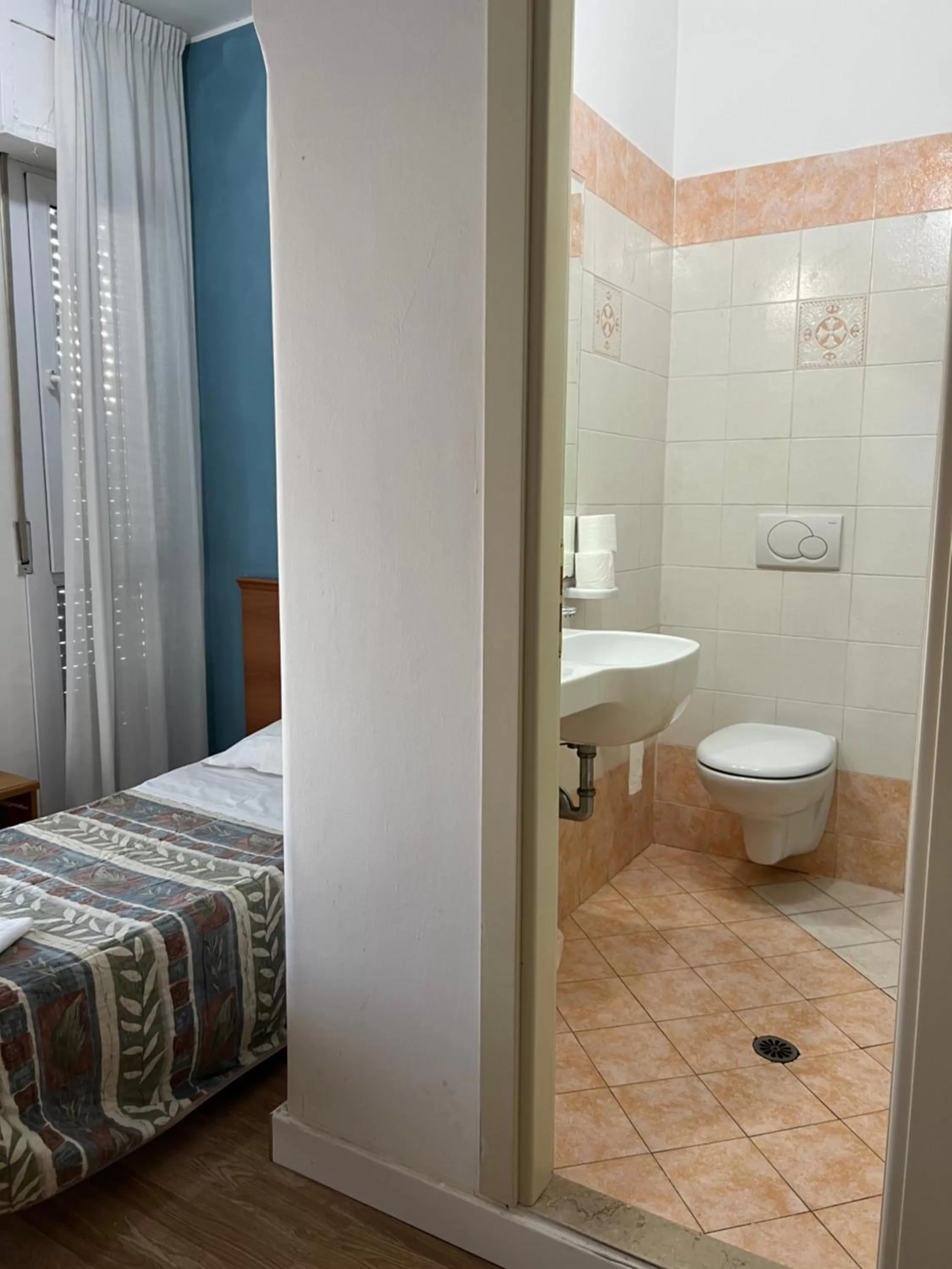 Toilet, Bed in Hotel Stella D'Italia - Nuova gestione