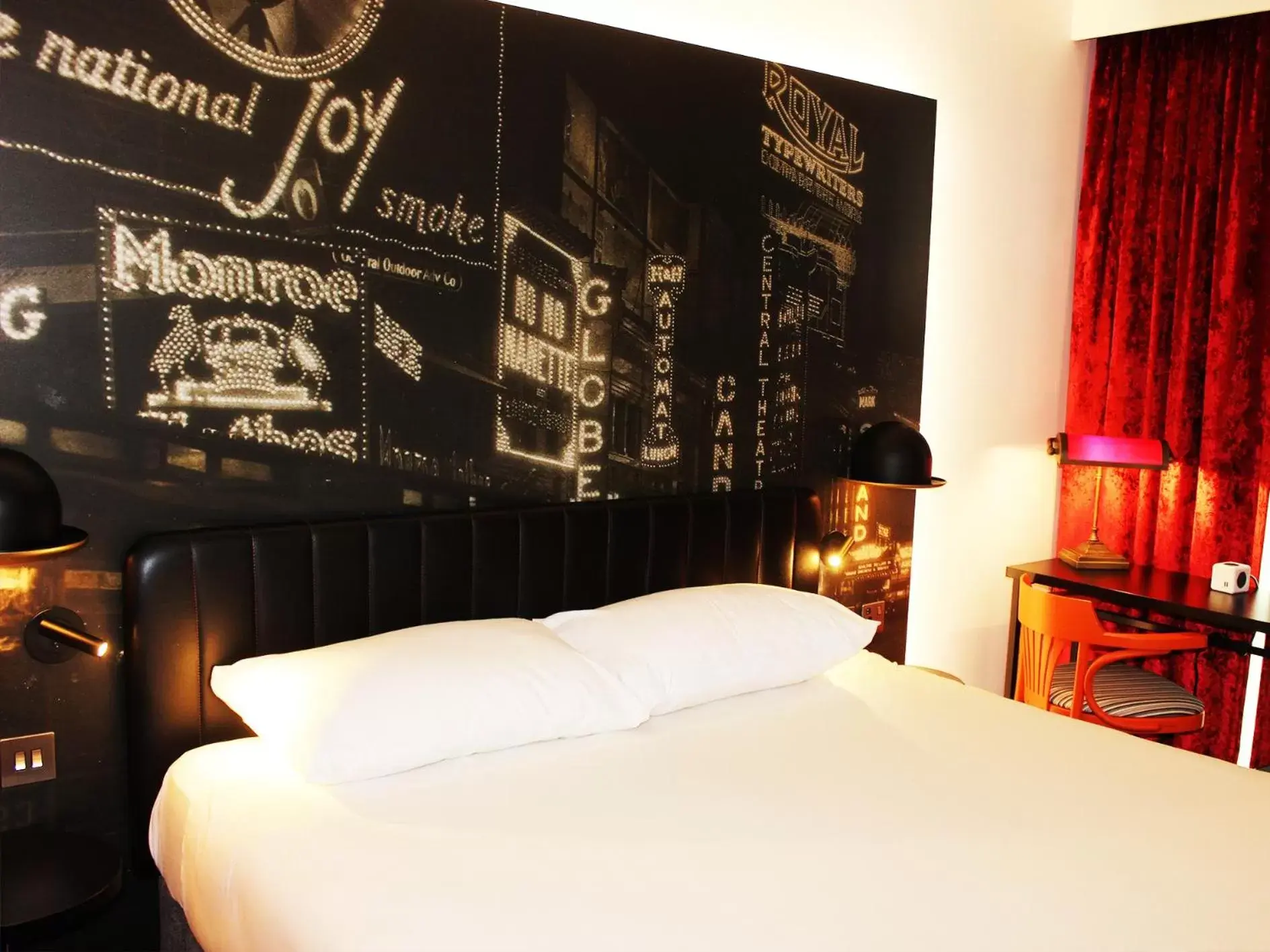 Bedroom, Bed in ibis Styles London Southwark - near Borough Market