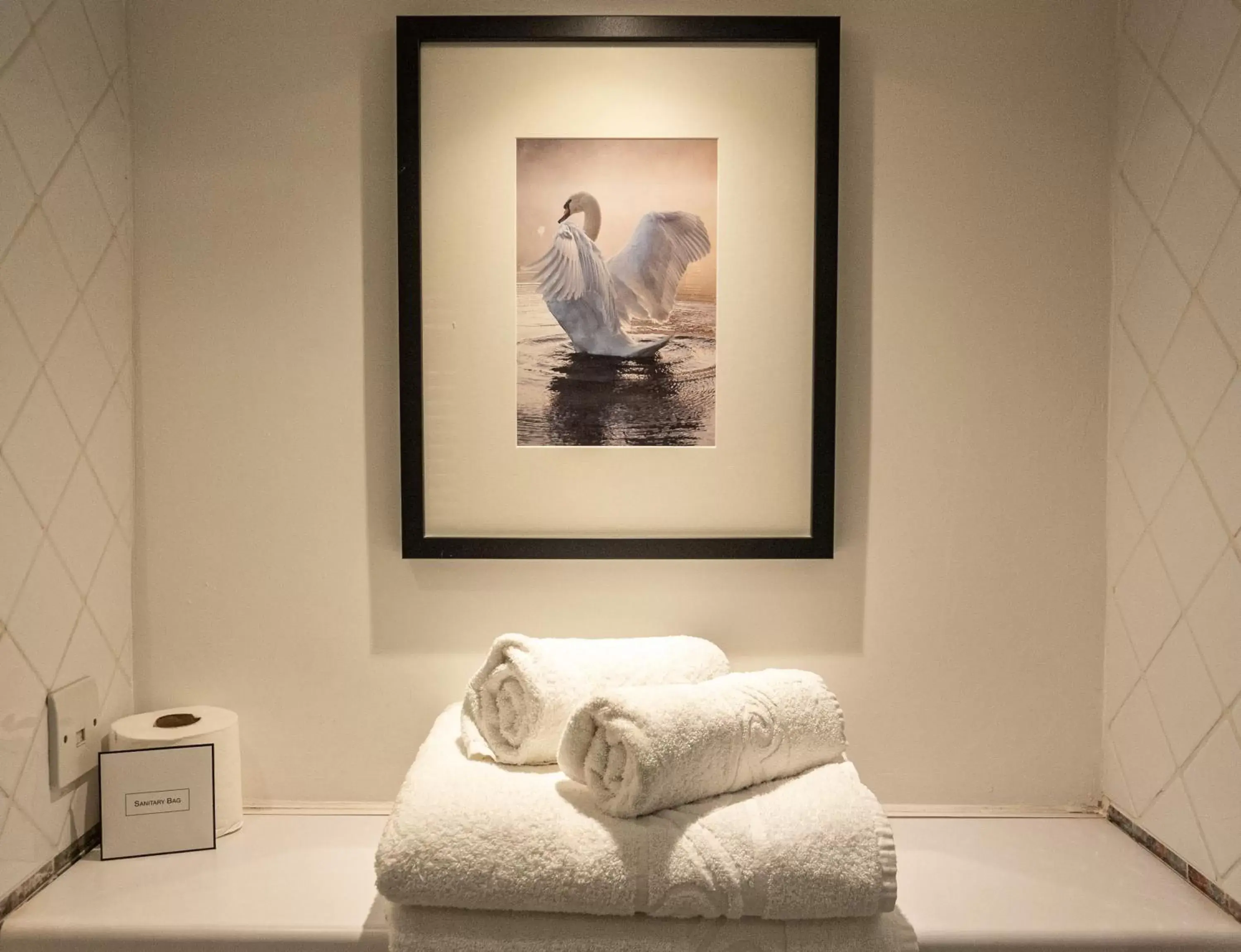 Bathroom, Bed in Low Wood Bay Bathroom, Bed in Low Wood Bay