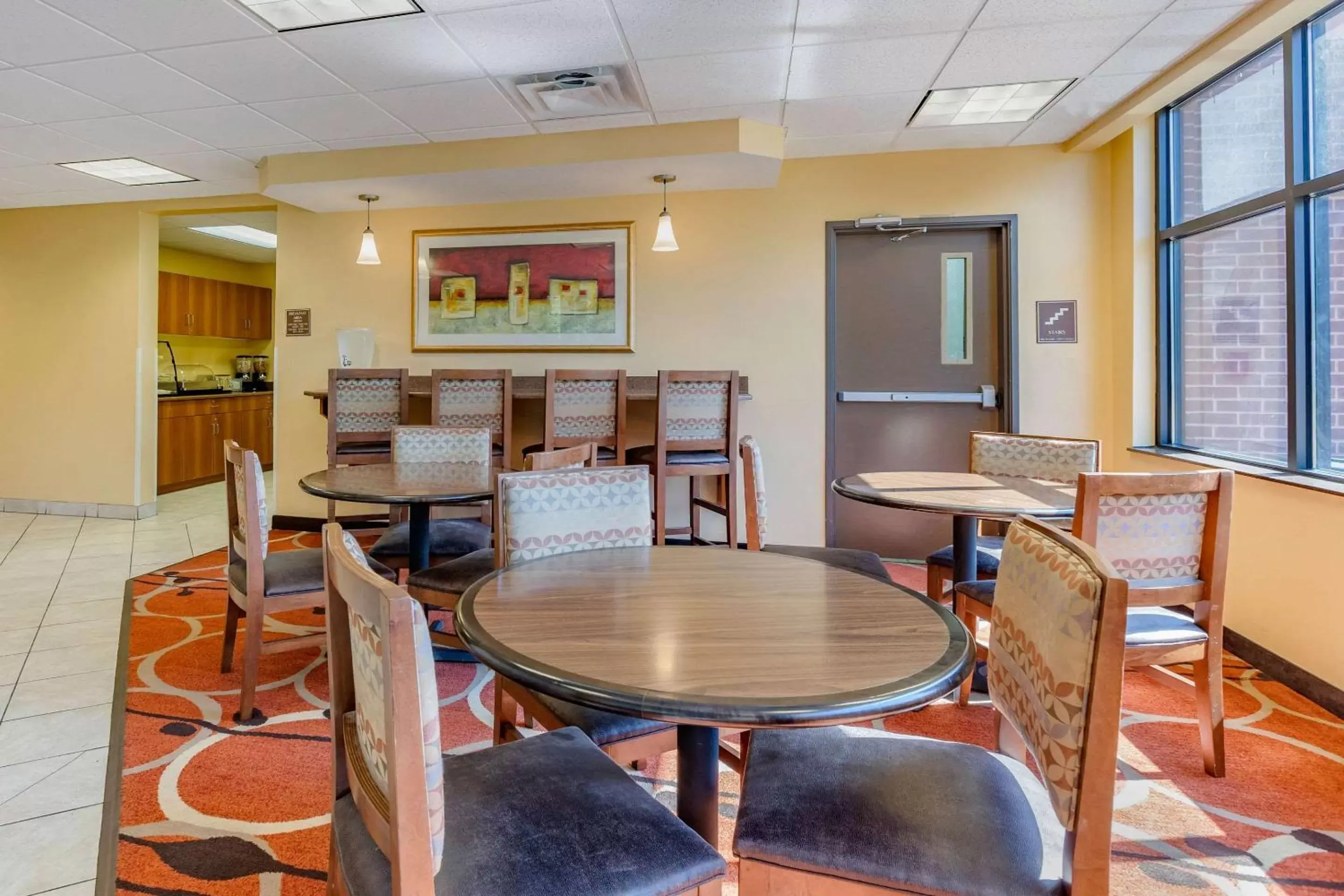 Lobby or reception, Restaurant/Places to Eat in Econo Lodge Inn & Suites Fairgrounds