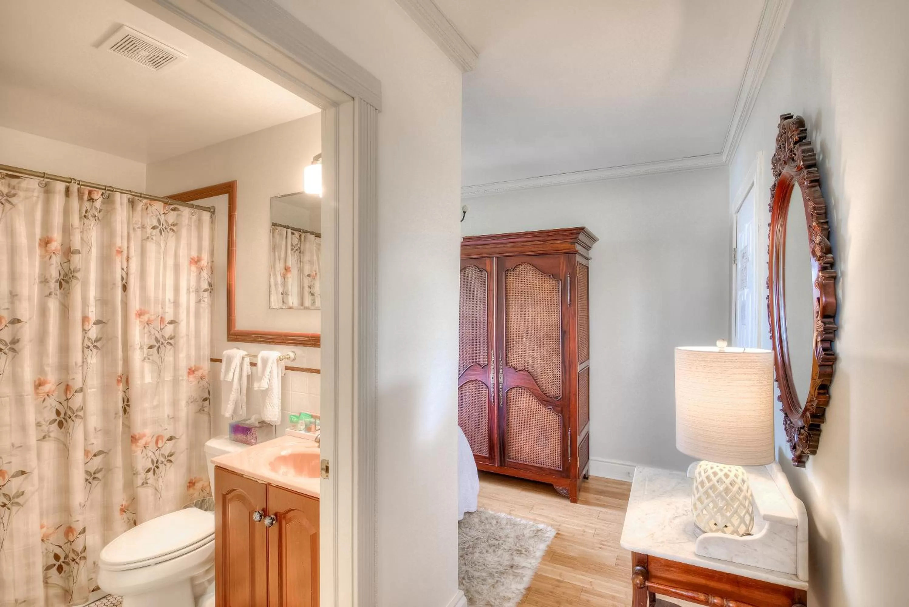 Toilet, Seating Area in Elaine's Cape May Boutique Hotel
