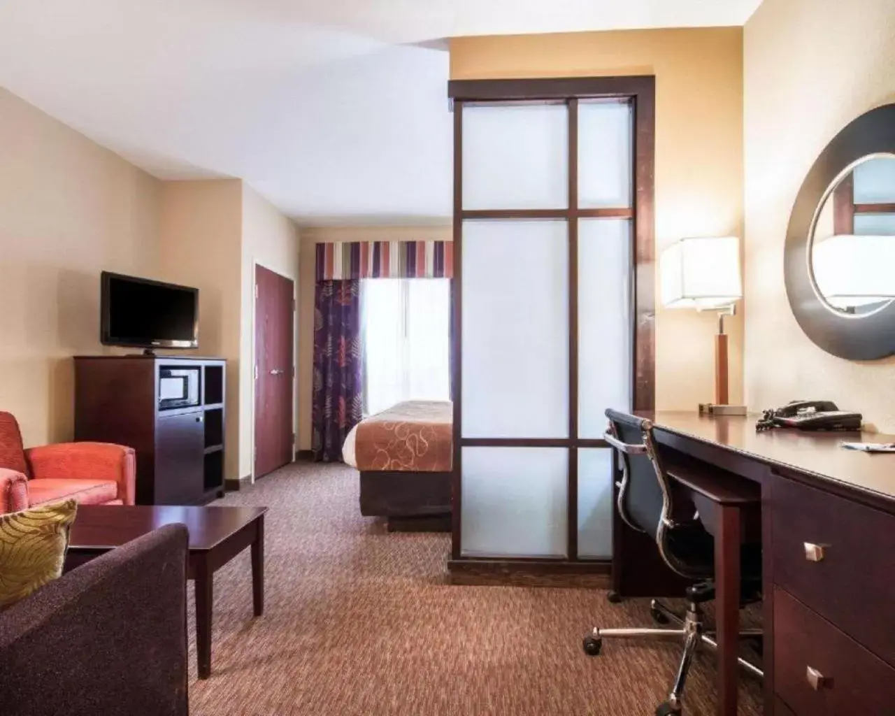Photo of the whole room, TV/Entertainment Center in Comfort Suites Pecos