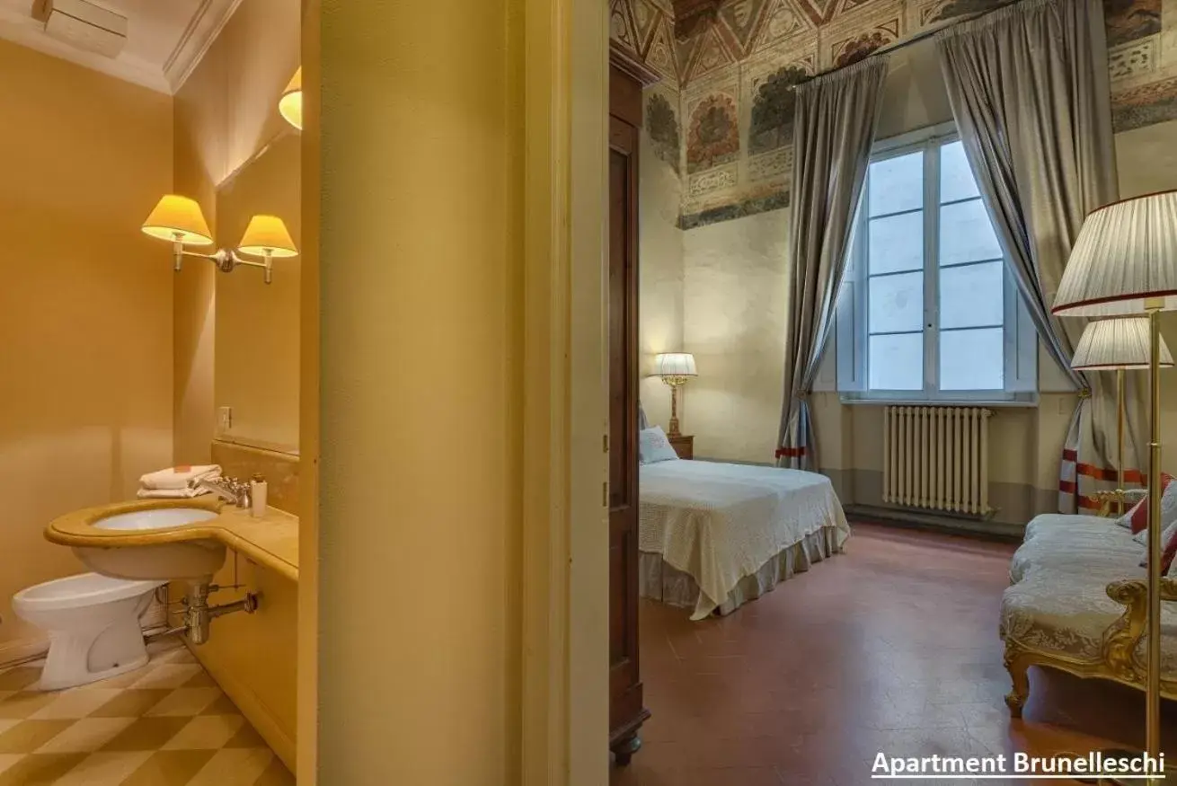 Bed, Bathroom in Palazzo Salviati by Varental