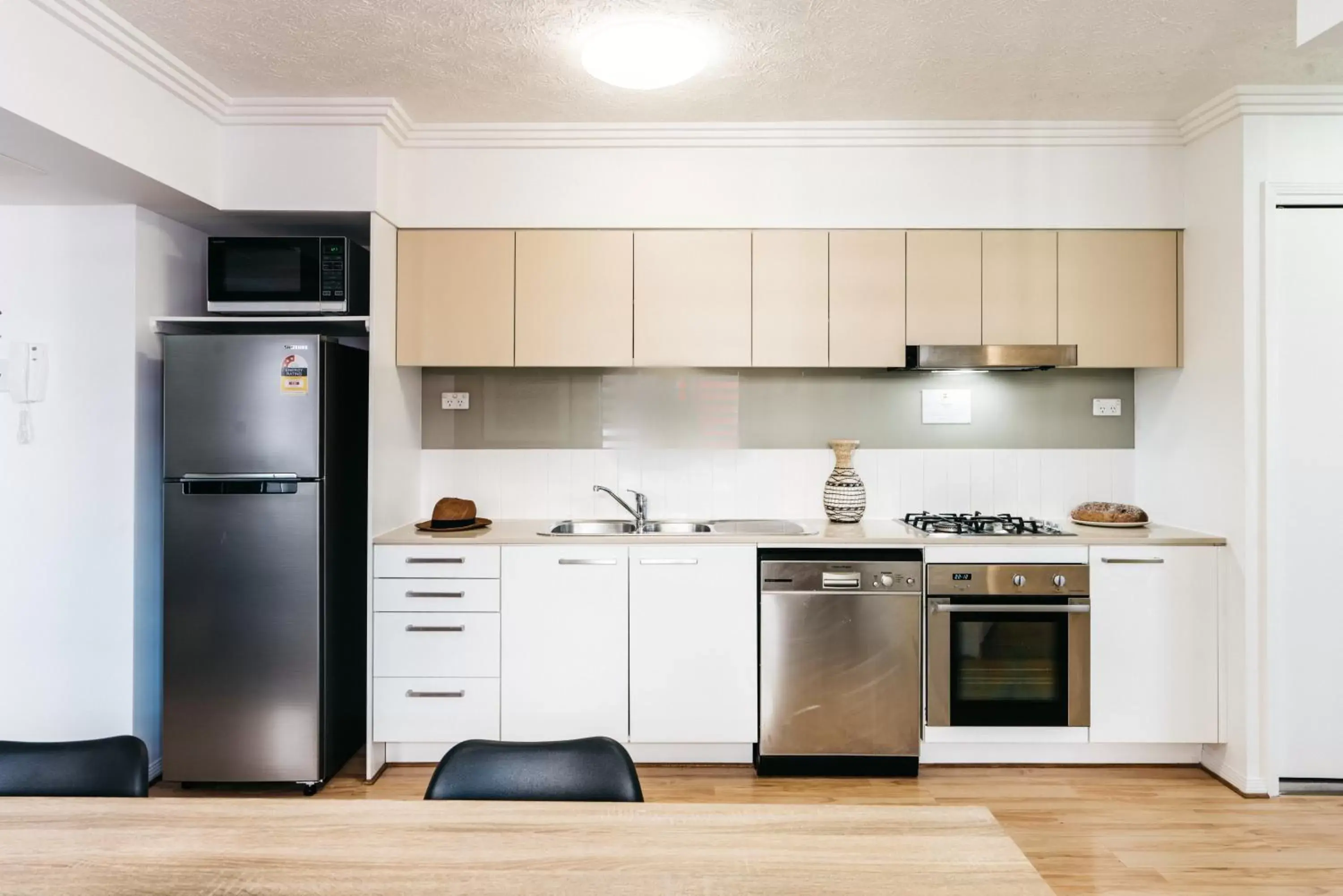Kitchen or kitchenette, Kitchen/Kitchenette in Gabba Central Apartments
