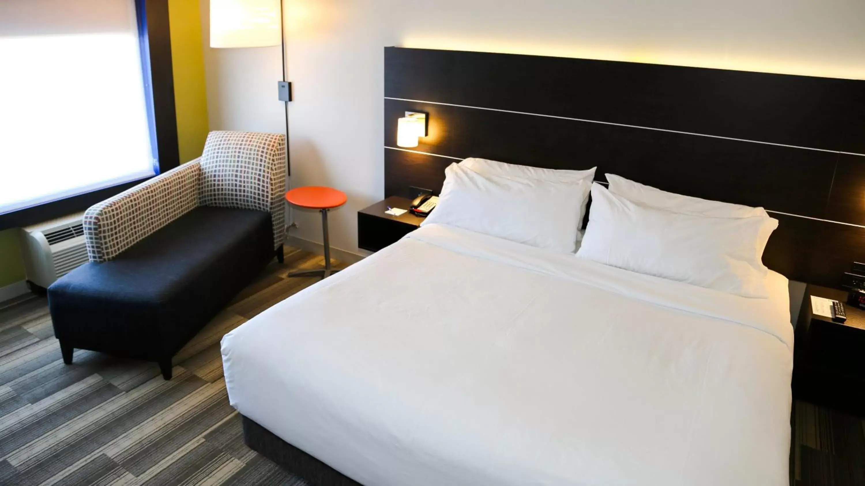 Photo of the whole room, Bed in Holiday Inn Express & Suites Kingston-Ulster, an IHG Hotel