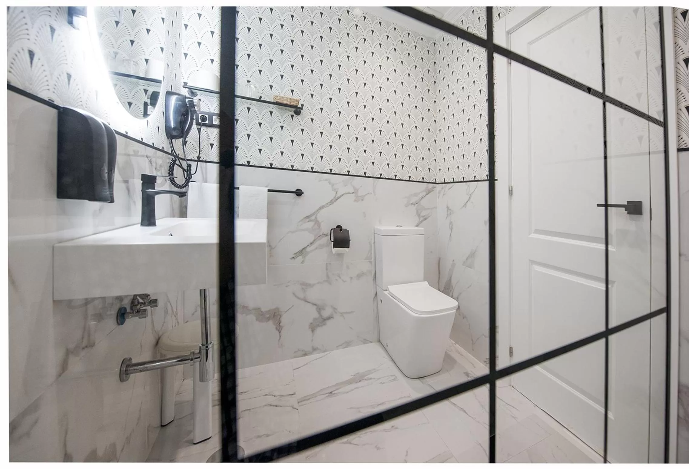 Shower in Hotel Alcazar Irun