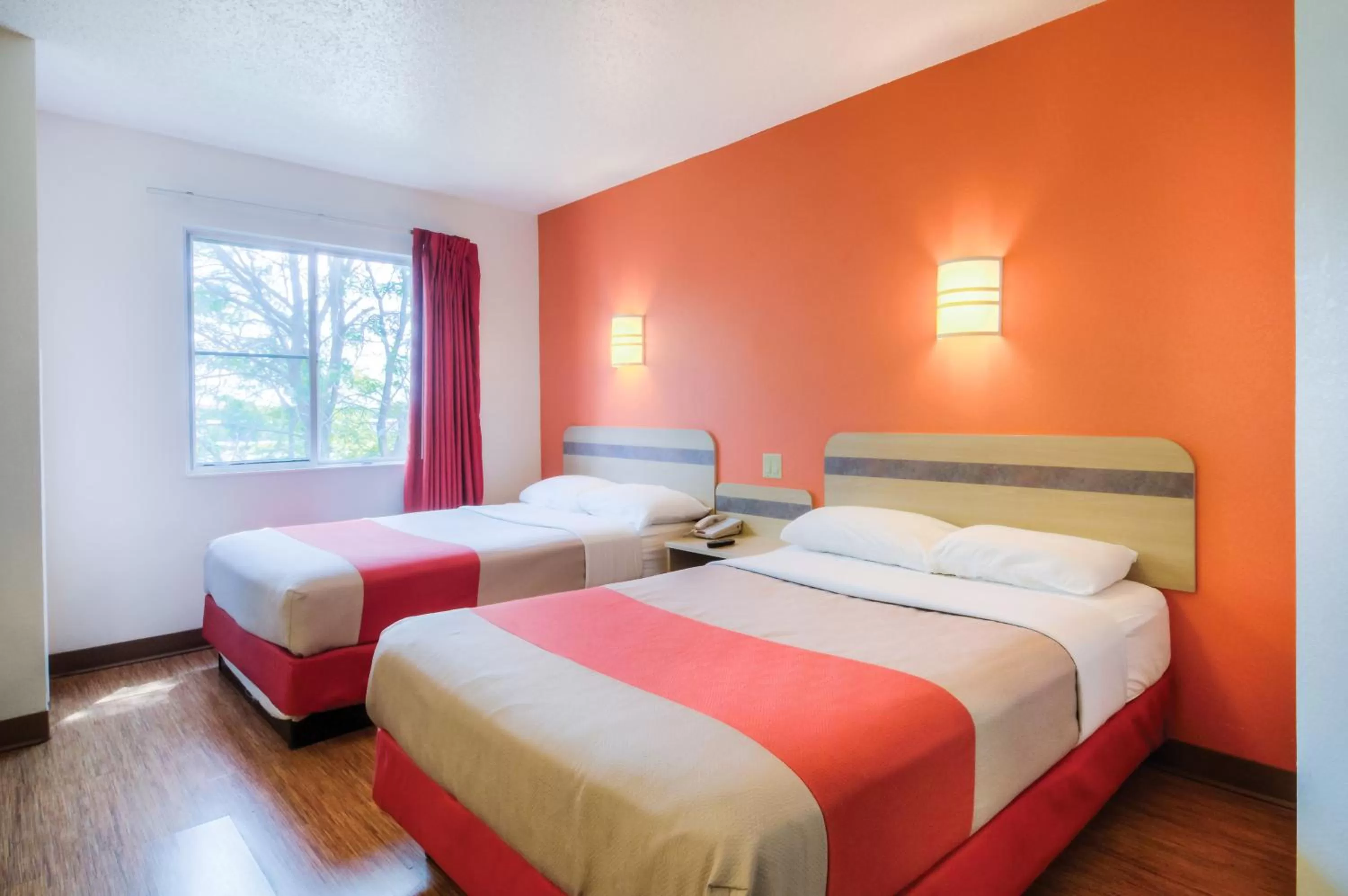 Bedroom, Bed in Motel 6-Lakeville, MN - South - Lakeville