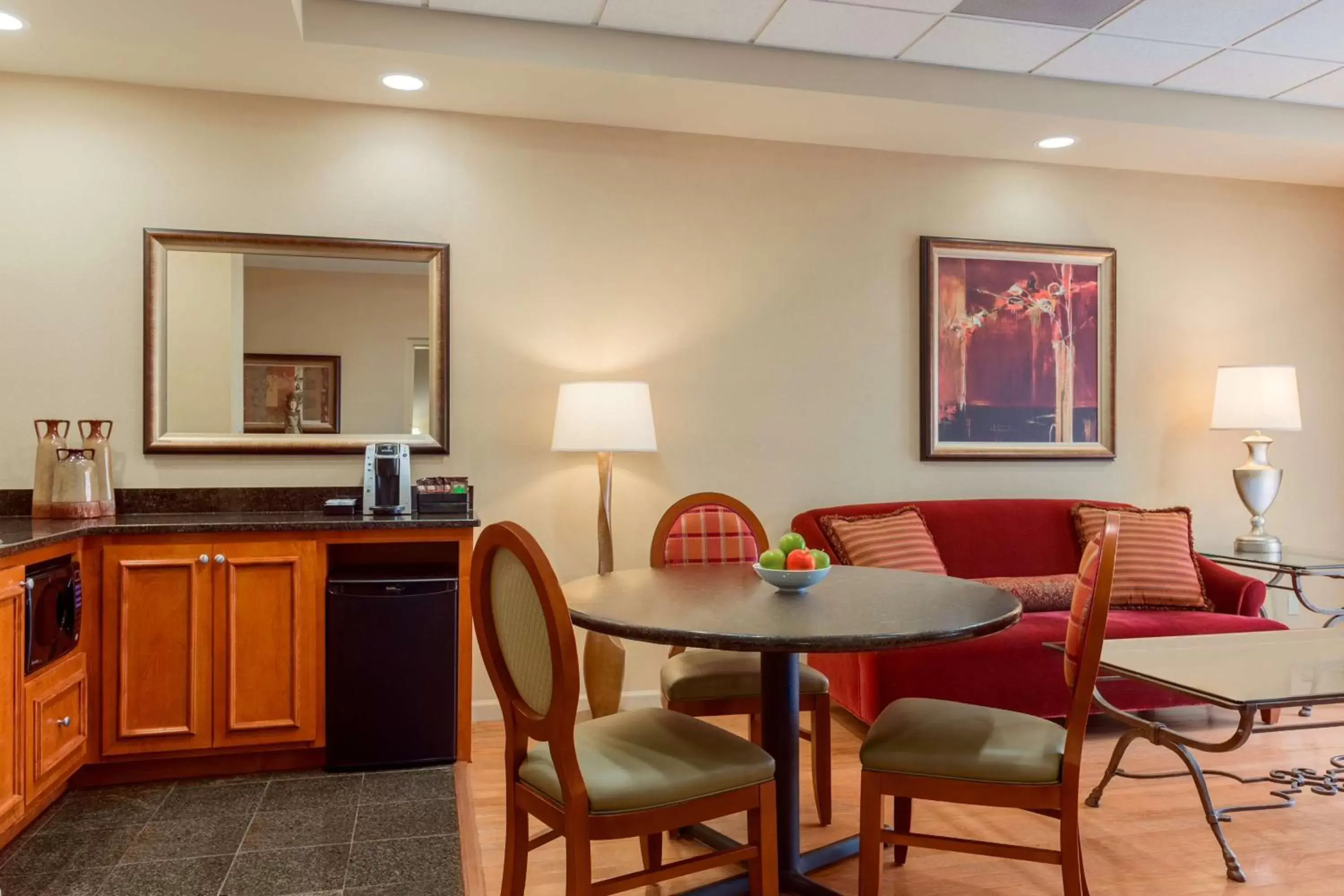 Living room, Dining Area in Embassy Suites by Hilton Columbia Greystone